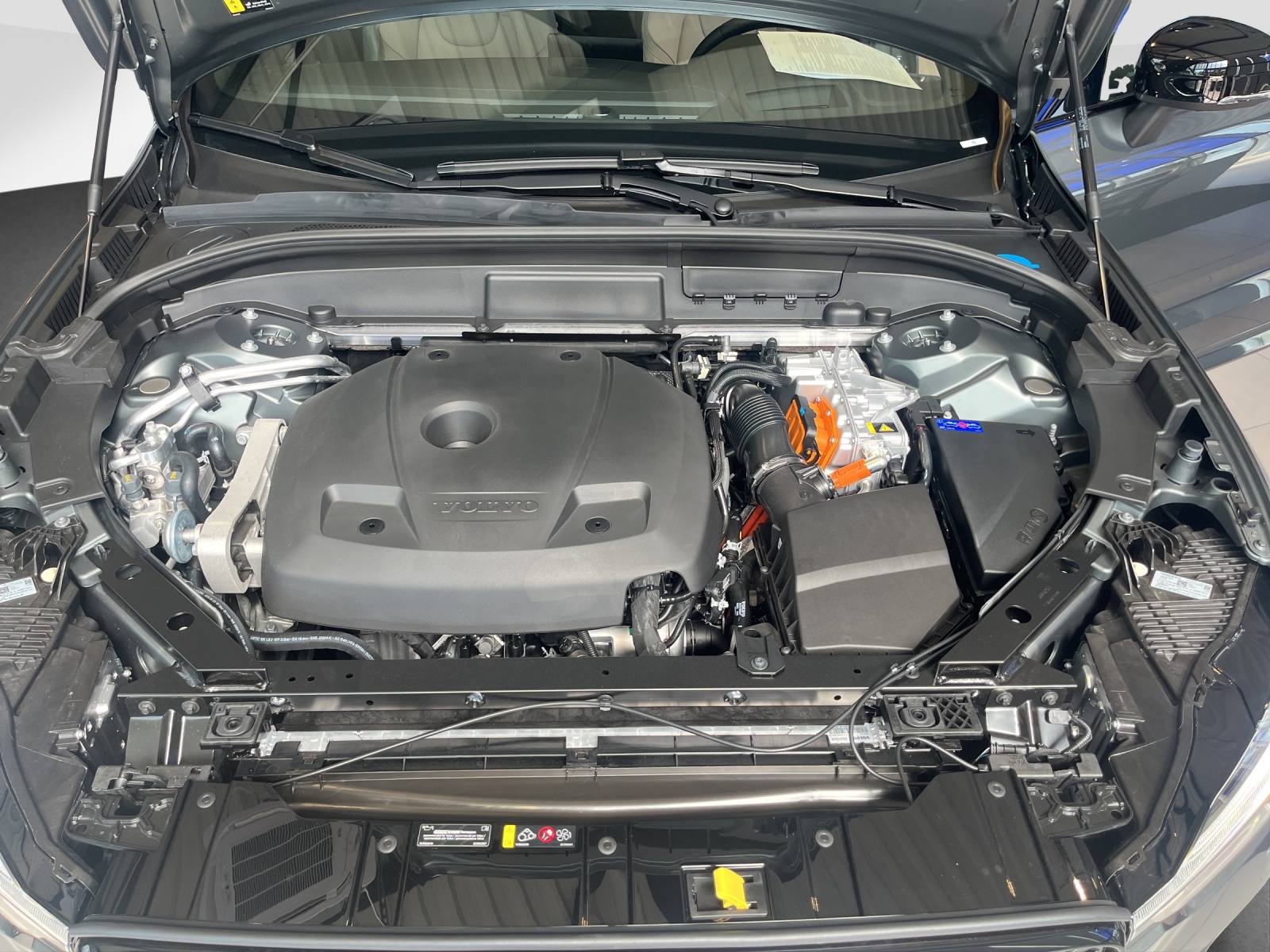 VOLVO XC60 2.0 T6 TE Ultra Dark eAWD-image-12
