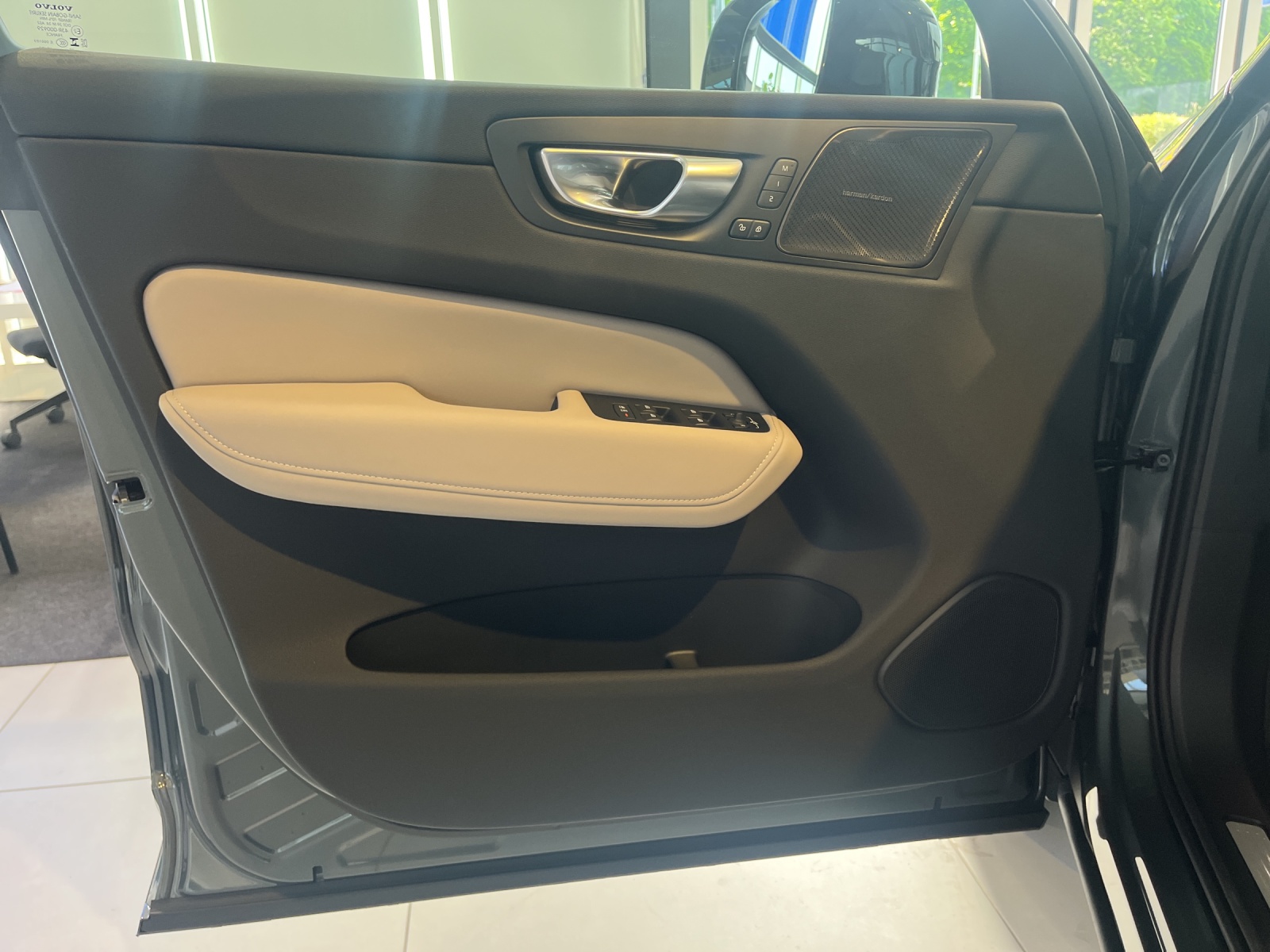 VOLVO XC60 2.0 T6 TE Ultra Dark eAWD-image-11