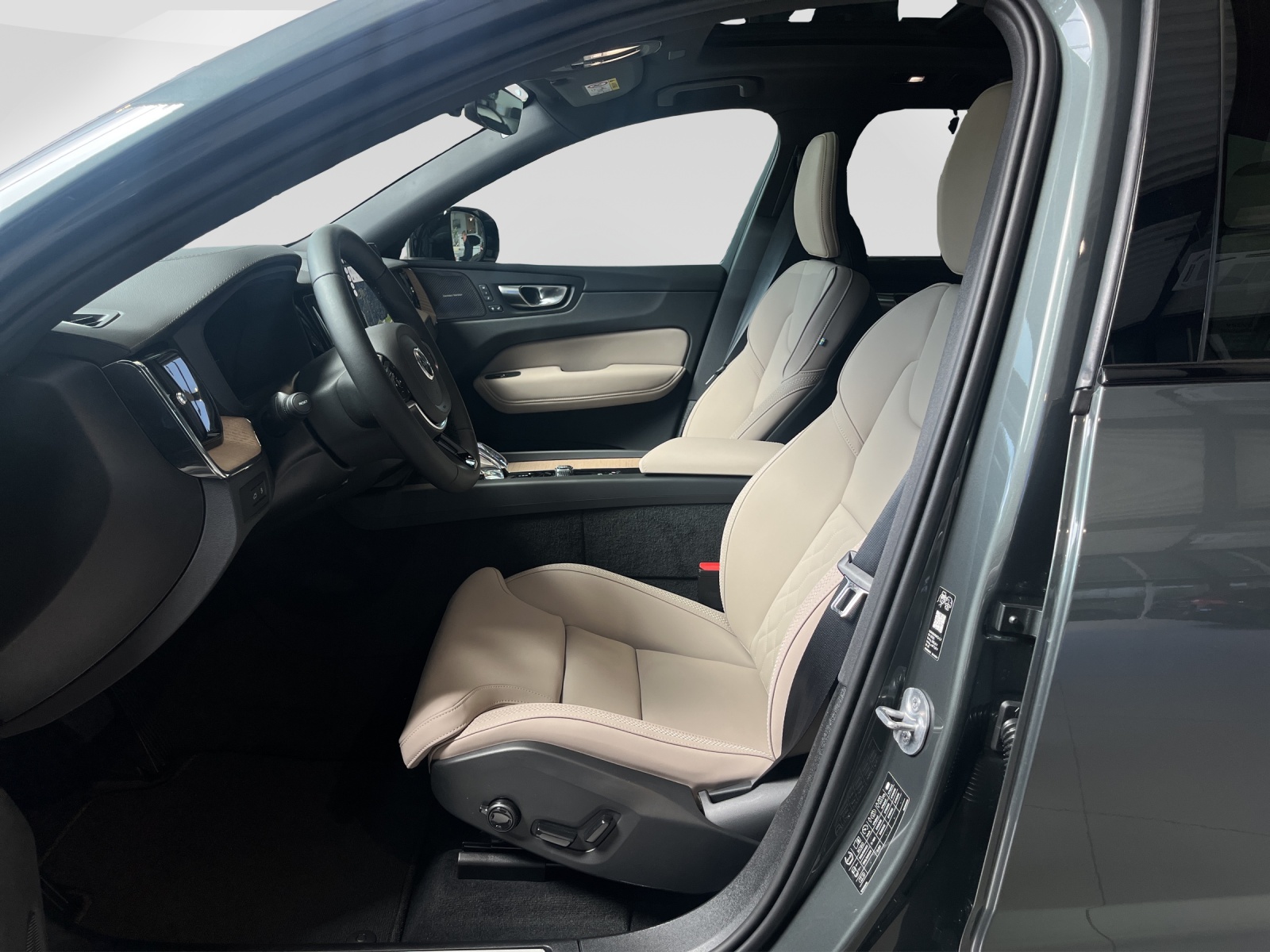 VOLVO XC60 2.0 T6 TE Ultra Dark eAWD-image-8