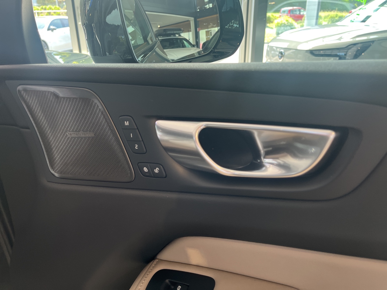 VOLVO XC60 2.0 T6 TE Ultra Dark eAWD-image-19