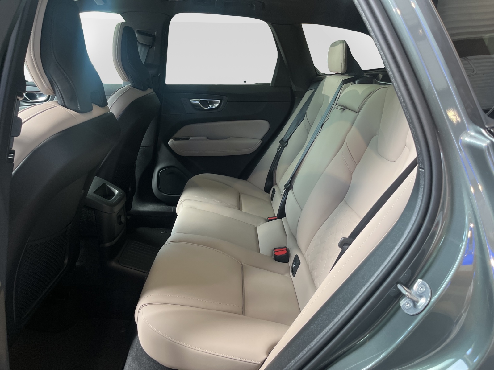 VOLVO XC60 2.0 T6 TE Ultra Dark eAWD-image-9