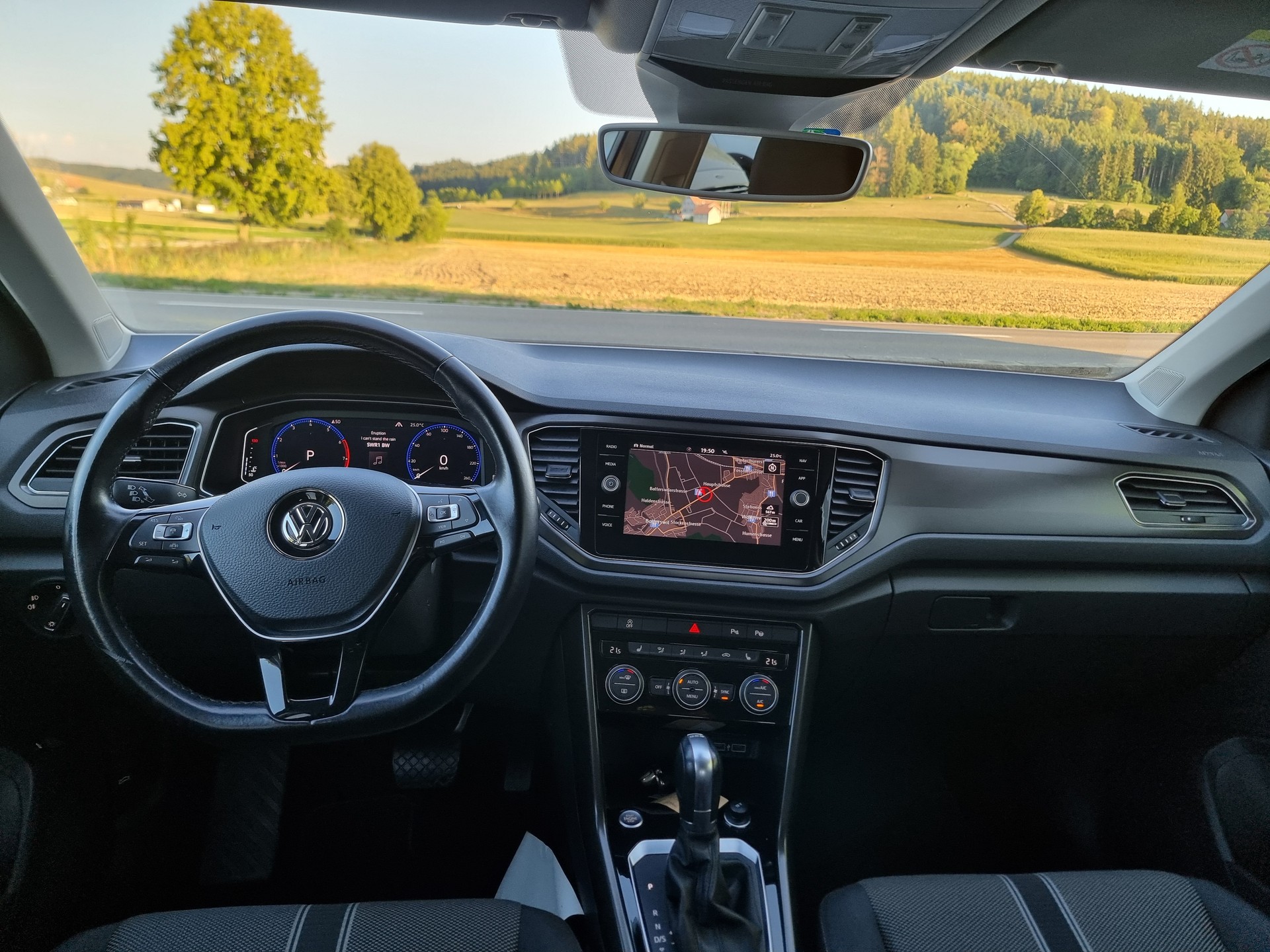 VW T-Roc 1.5 TSI EVO Sport DSG 4Motion-image-3
