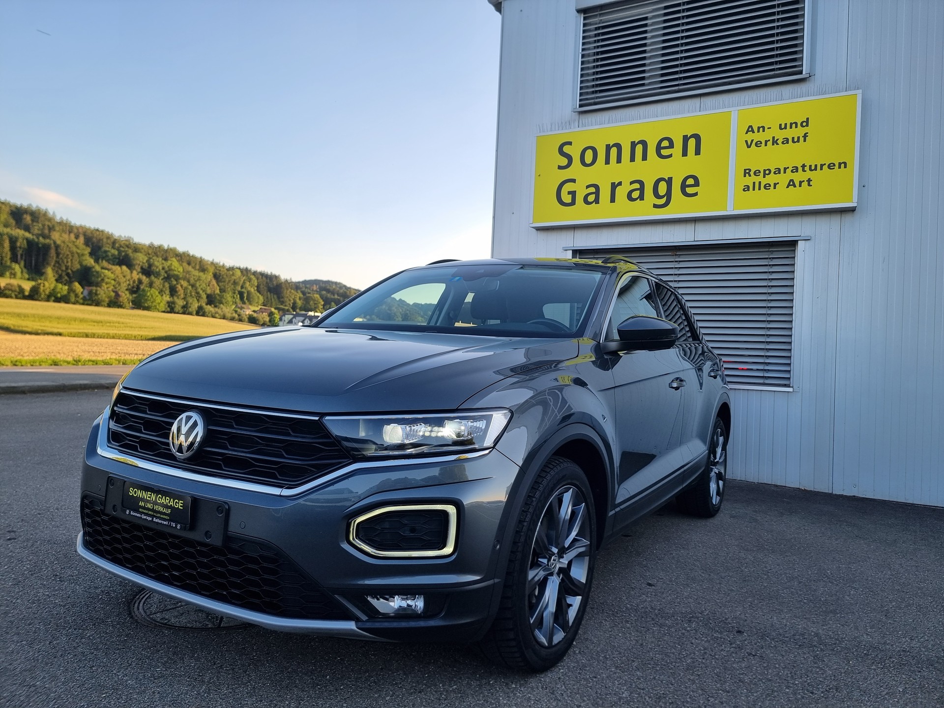 VW T-Roc 1.5 TSI EVO Sport DSG 4Motion-image-2