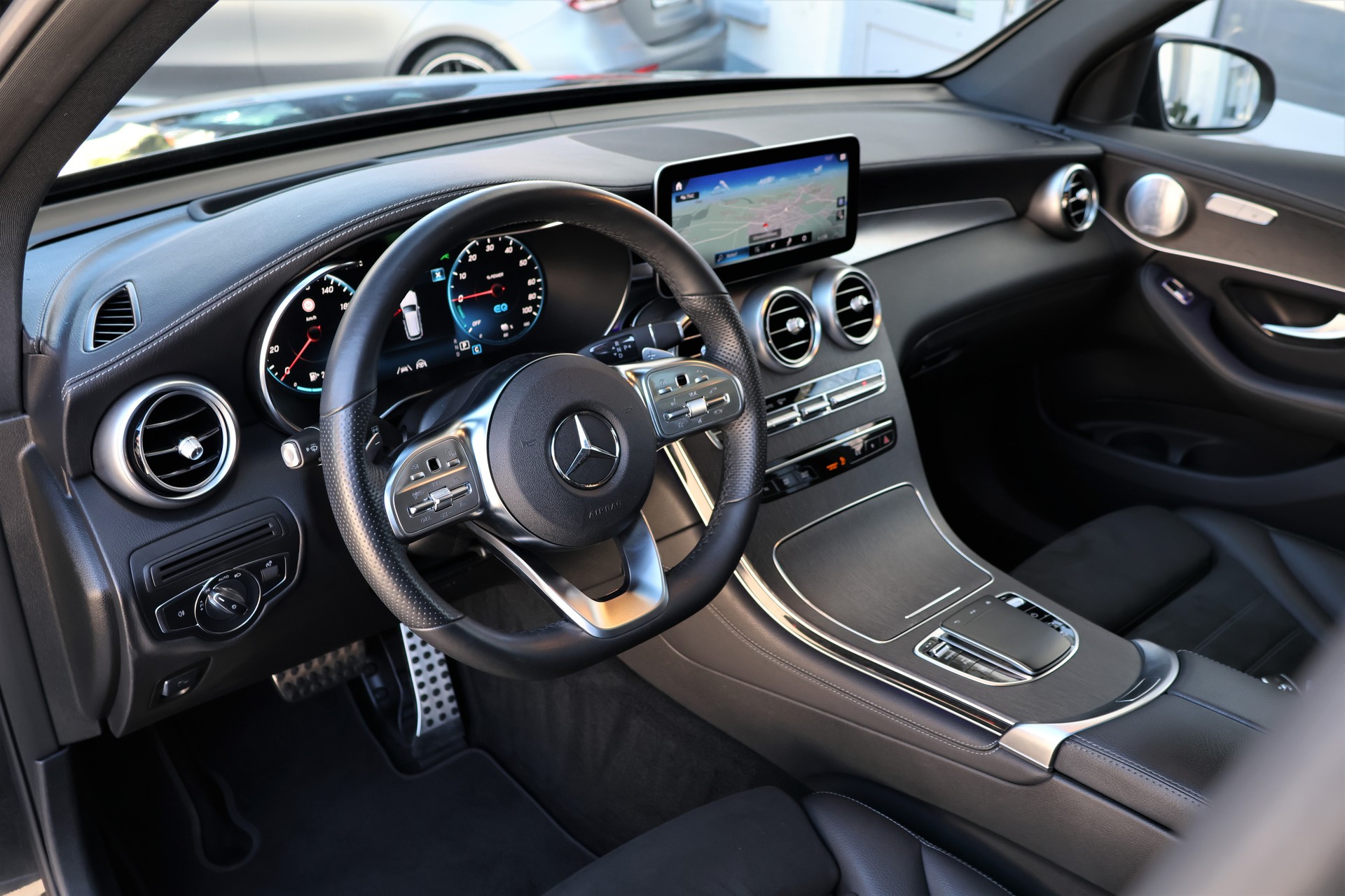 MERCEDES-BENZ GLC 300 e AMG Line 4Matic 9G-Tronic (CH) + 2.0T AHK-image-9