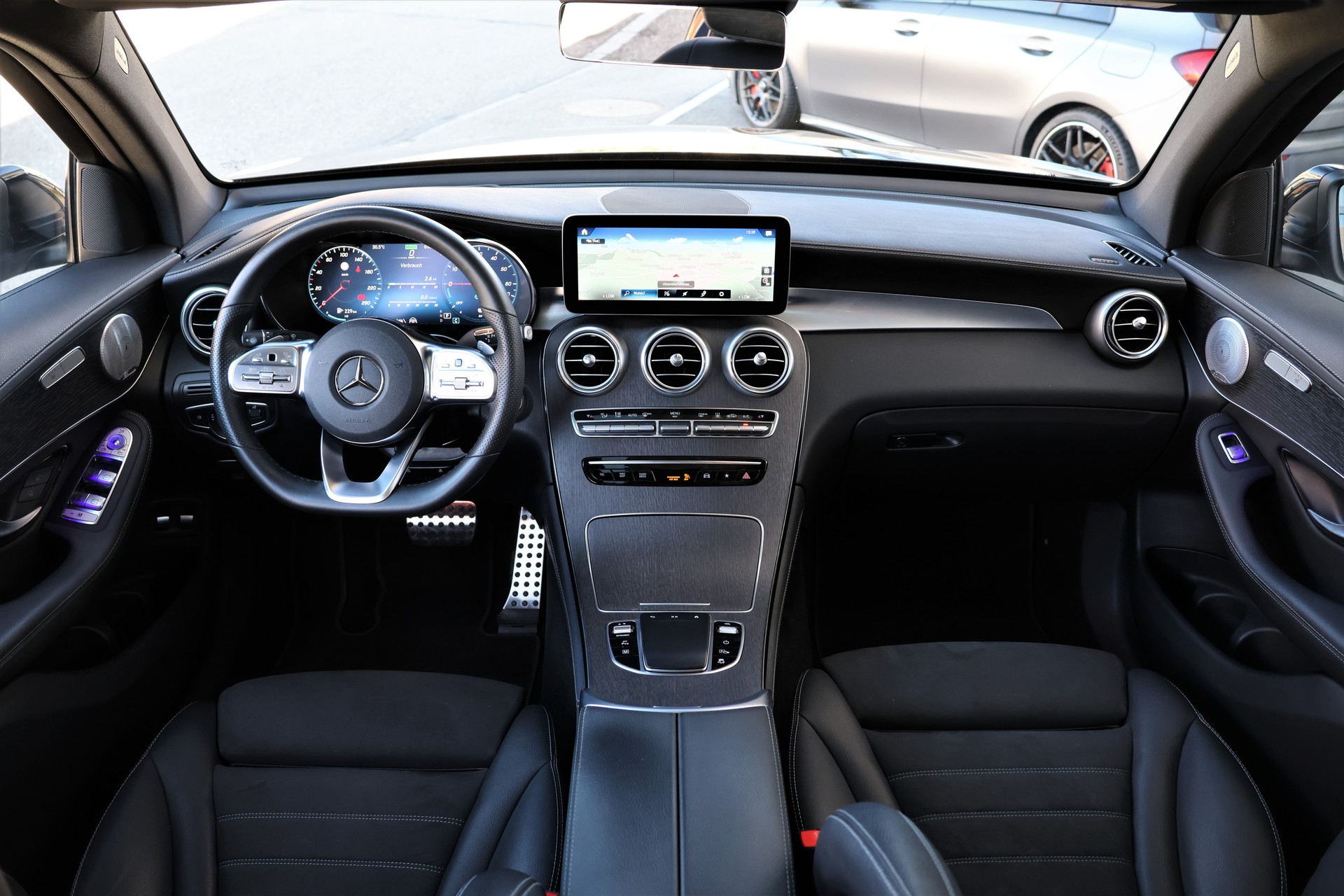 MERCEDES-BENZ GLC 300 e AMG Line 4Matic 9G-Tronic (CH) + 2.0T AHK-image-15