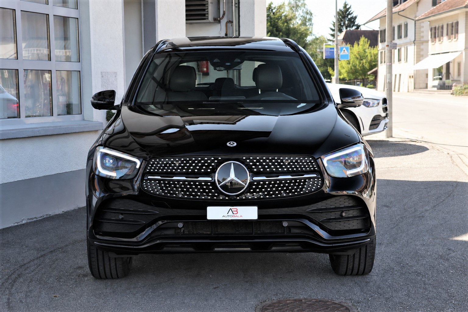 MERCEDES-BENZ GLC 300 e AMG Line 4Matic 9G-Tronic (CH) + 2.0T AHK-image-1