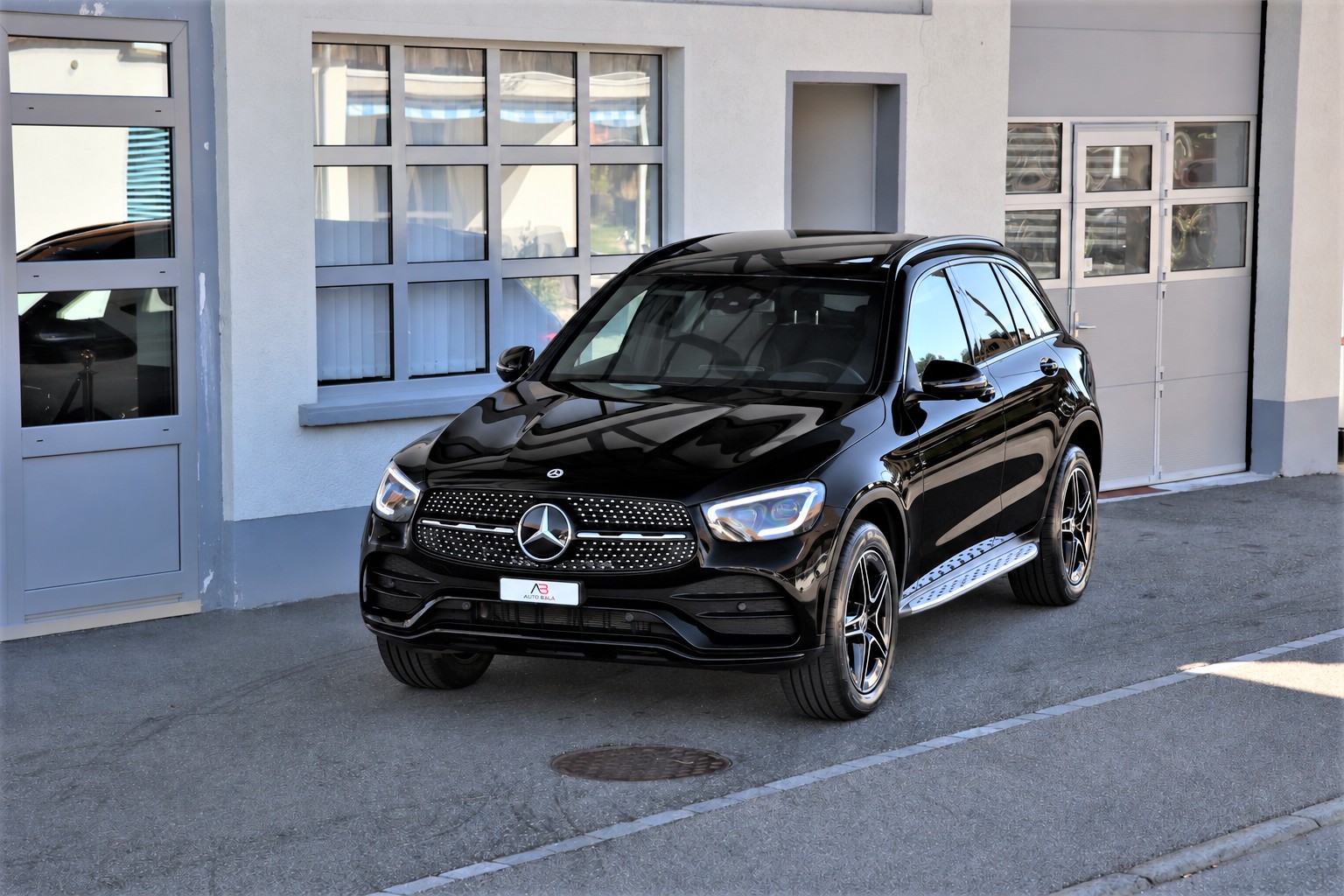 MERCEDES-BENZ GLC 300 e AMG Line 4Matic 9G-Tronic (CH) + 2.0T AHK-image-0