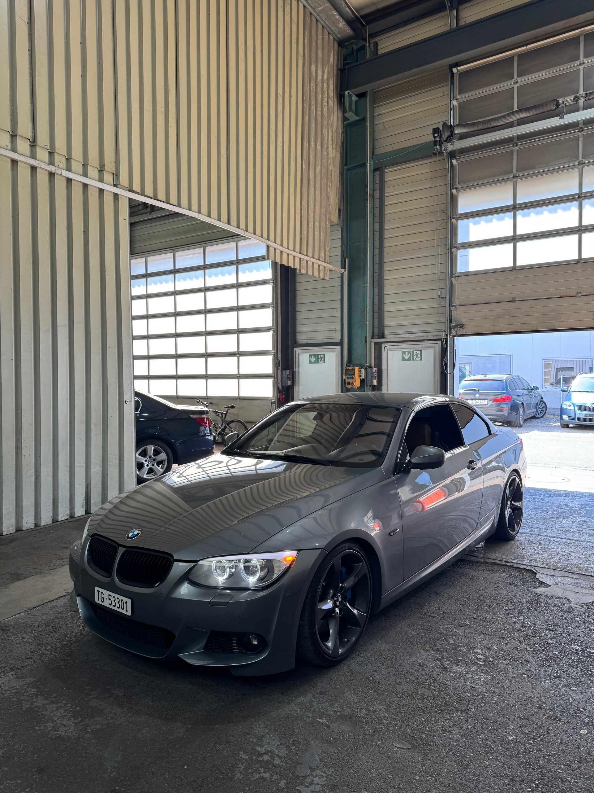 BMW 335i-image-0
