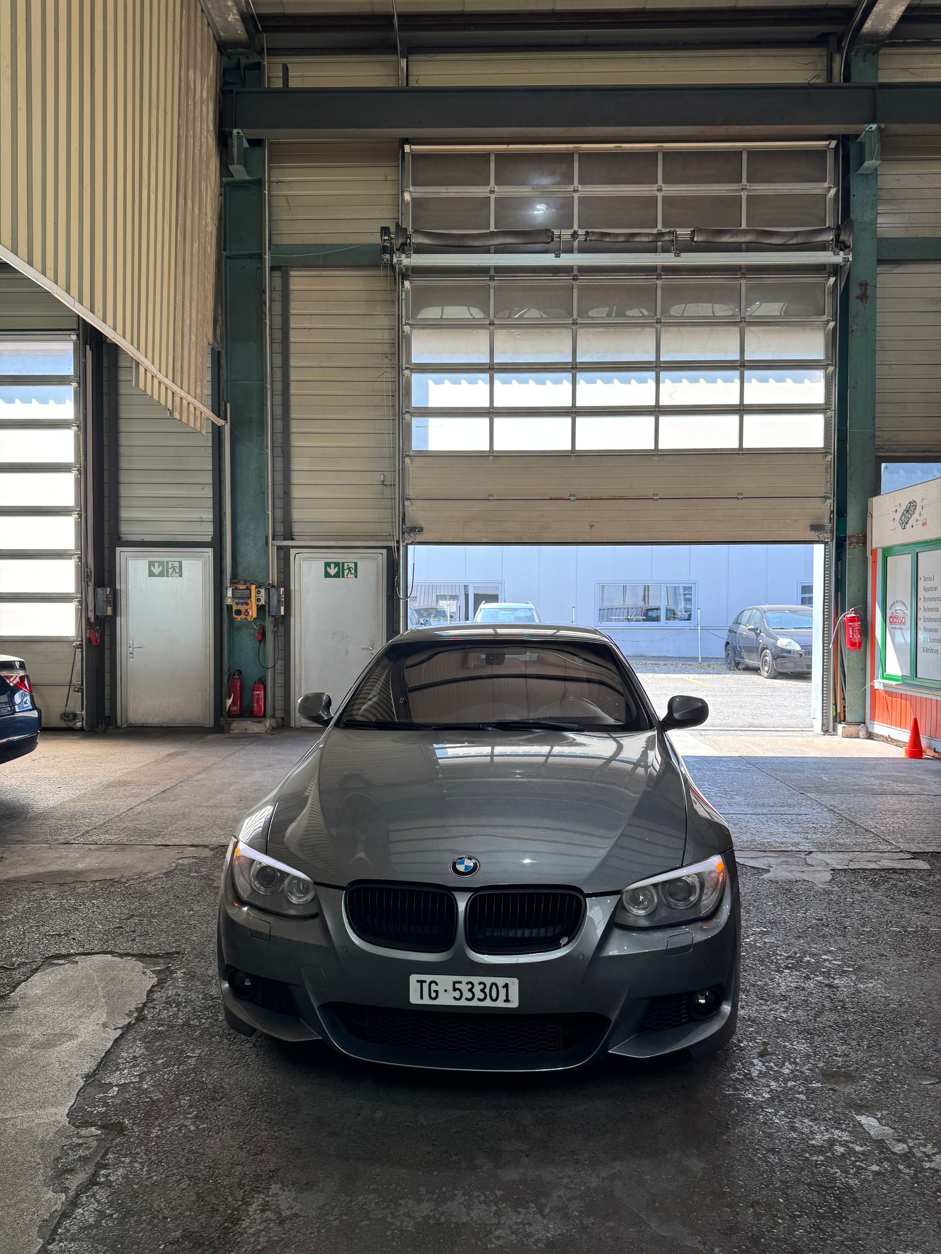 BMW 335i-image-1