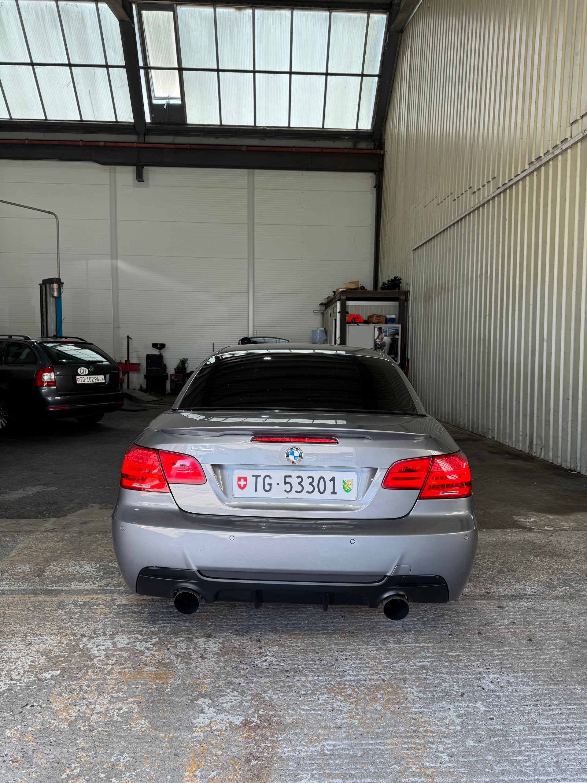 BMW 335i-image-3