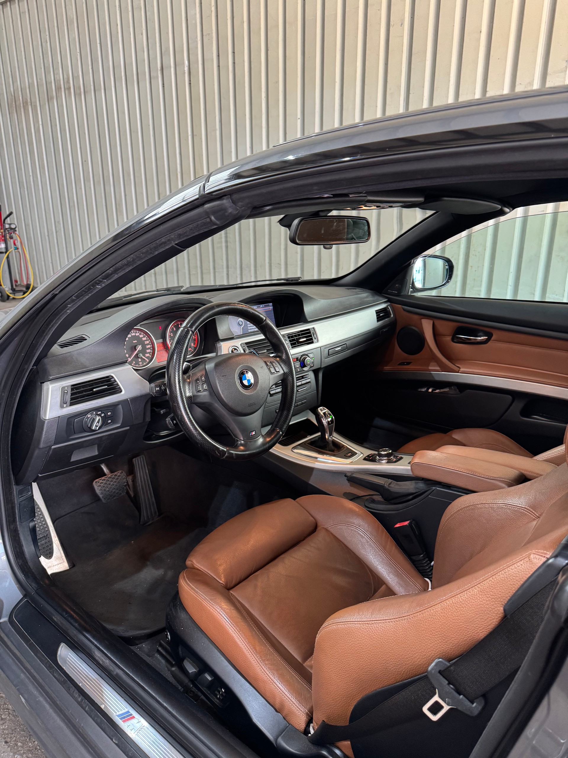 BMW 335i-image-4