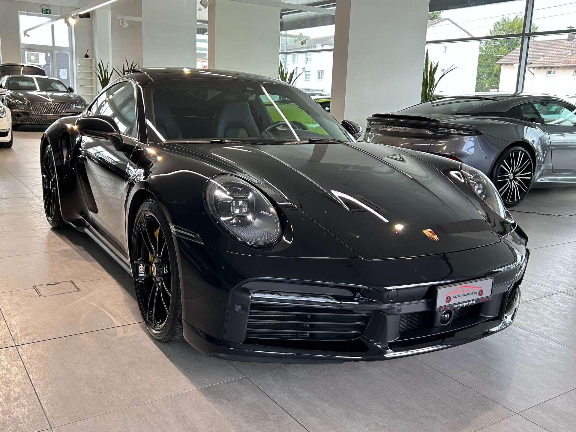PORSCHE 911 Turbo S PDK-showroom-element-1
