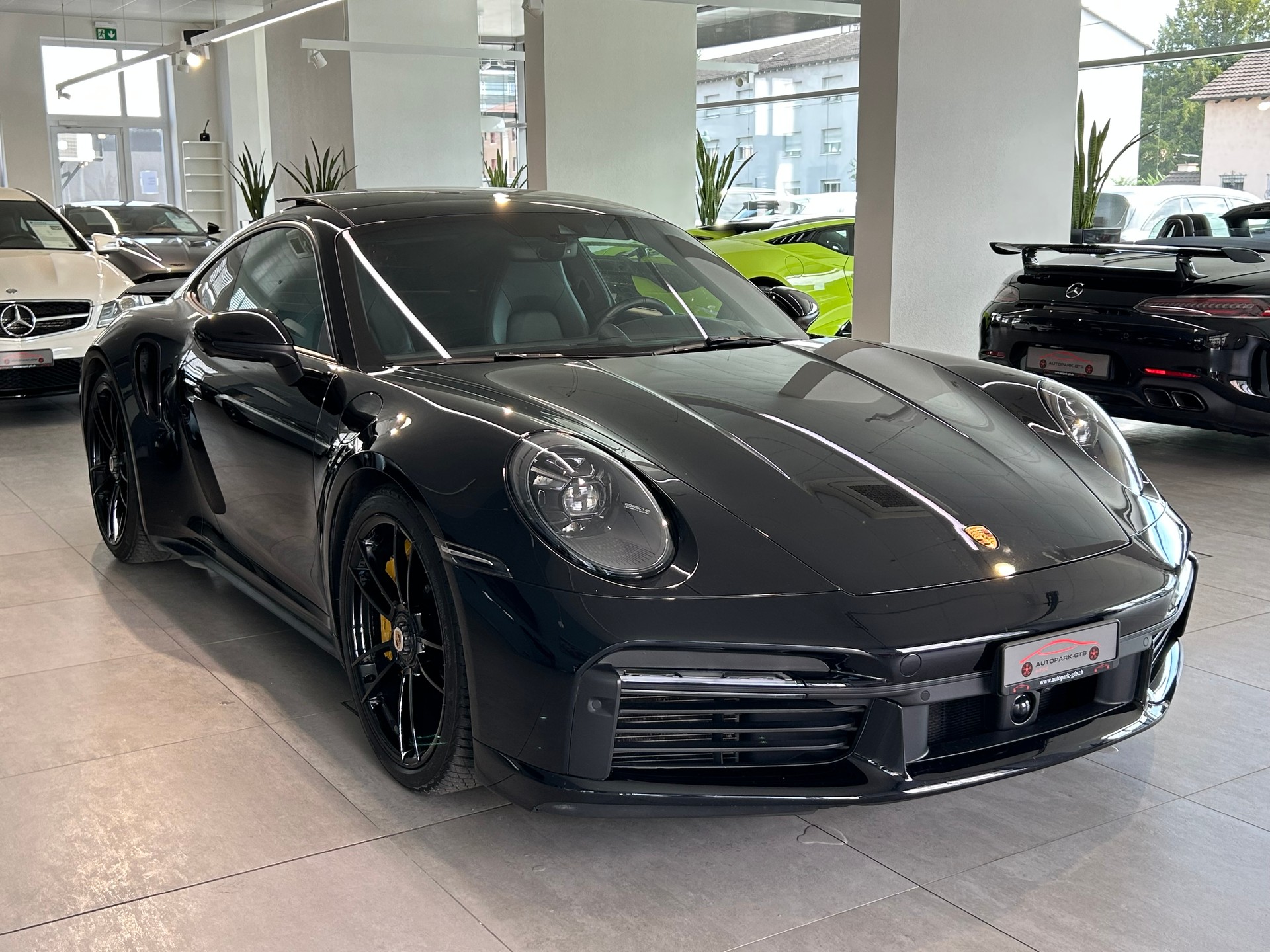 PORSCHE 911 Turbo S PDK-showroom-element-1