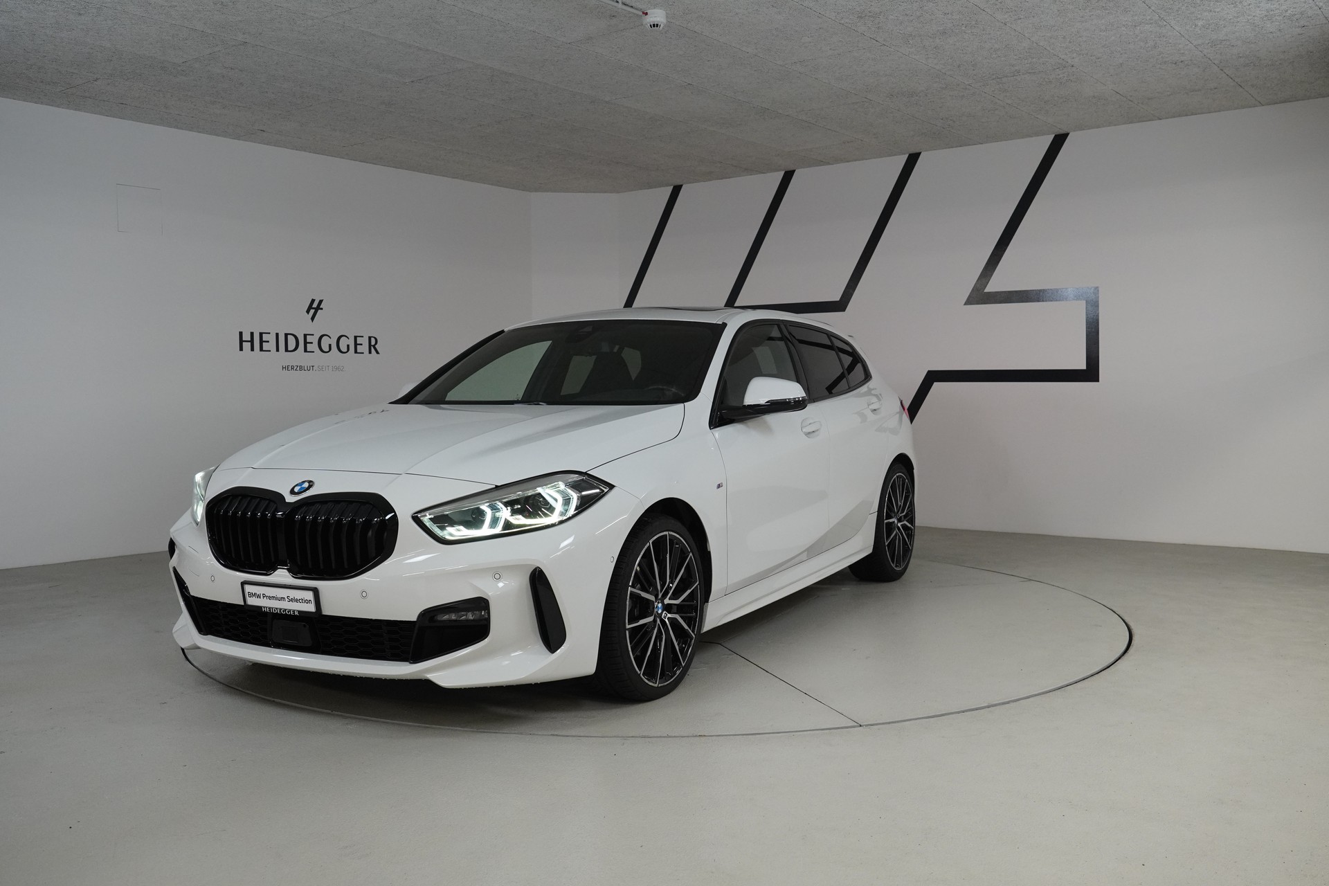 BMW 120d xDrive Steptronic Pure M Sport-image-0