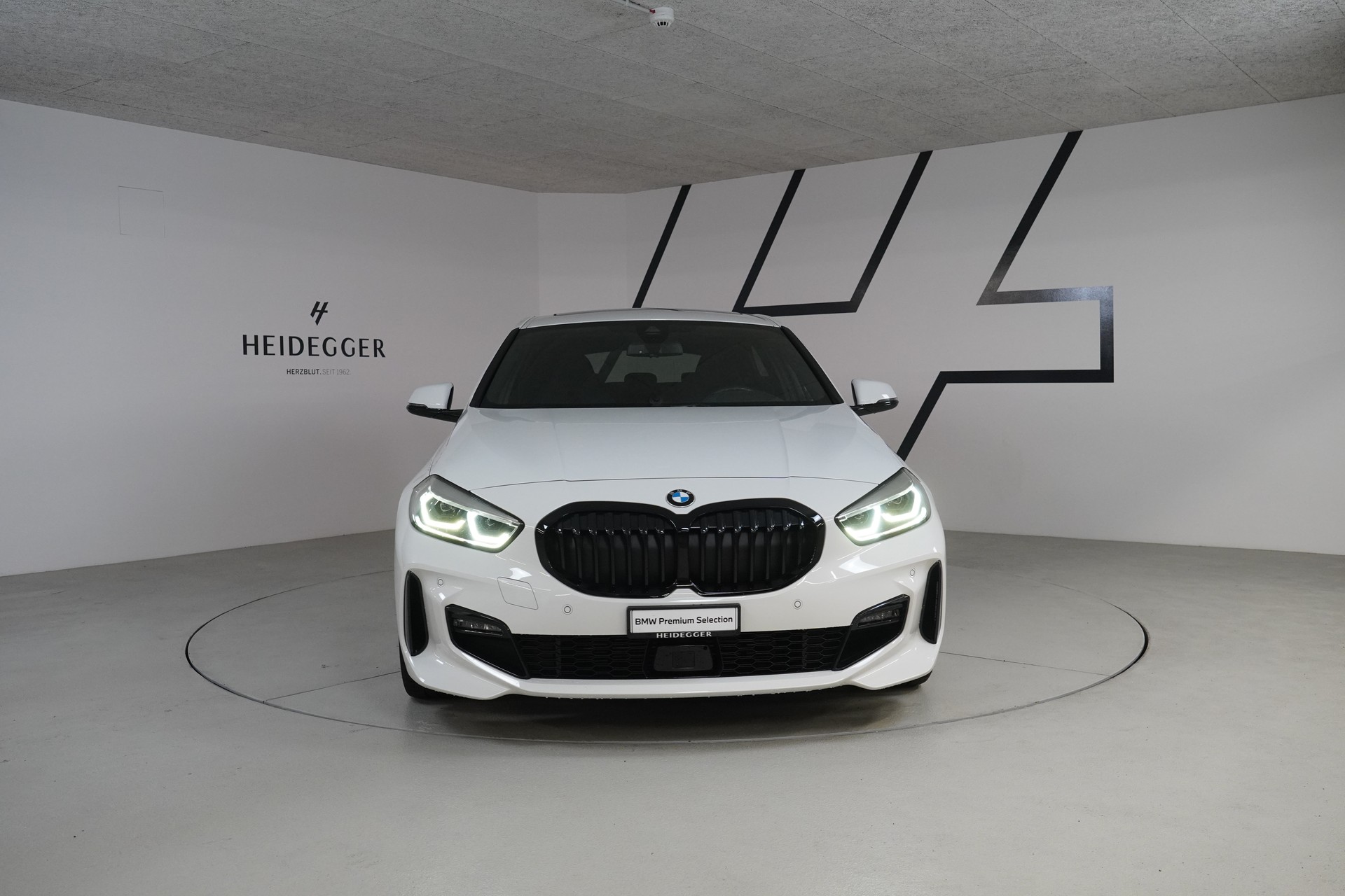 BMW 120d xDrive Steptronic Pure M Sport-image-1