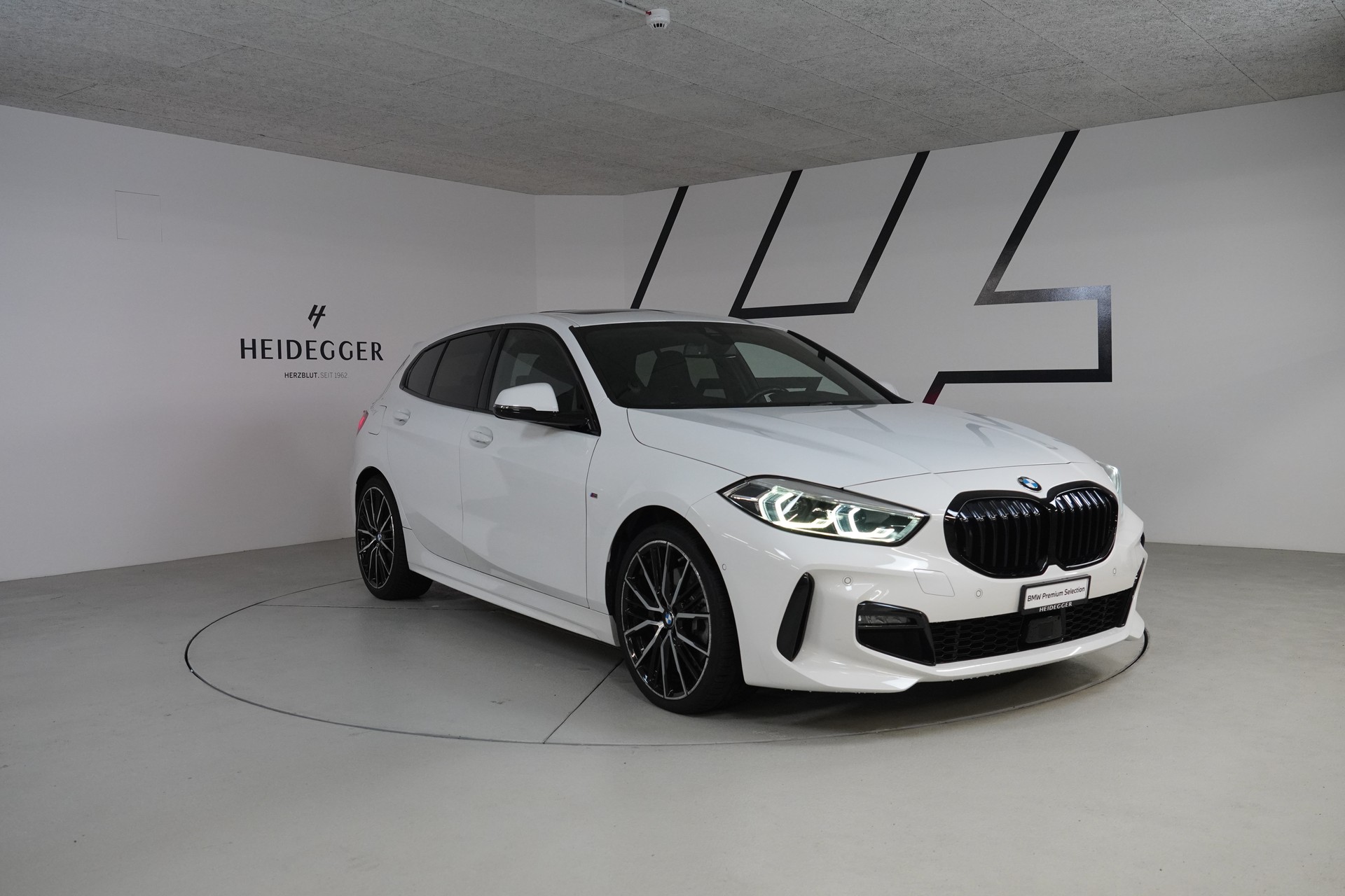 BMW 120d xDrive Steptronic Pure M Sport-image-2
