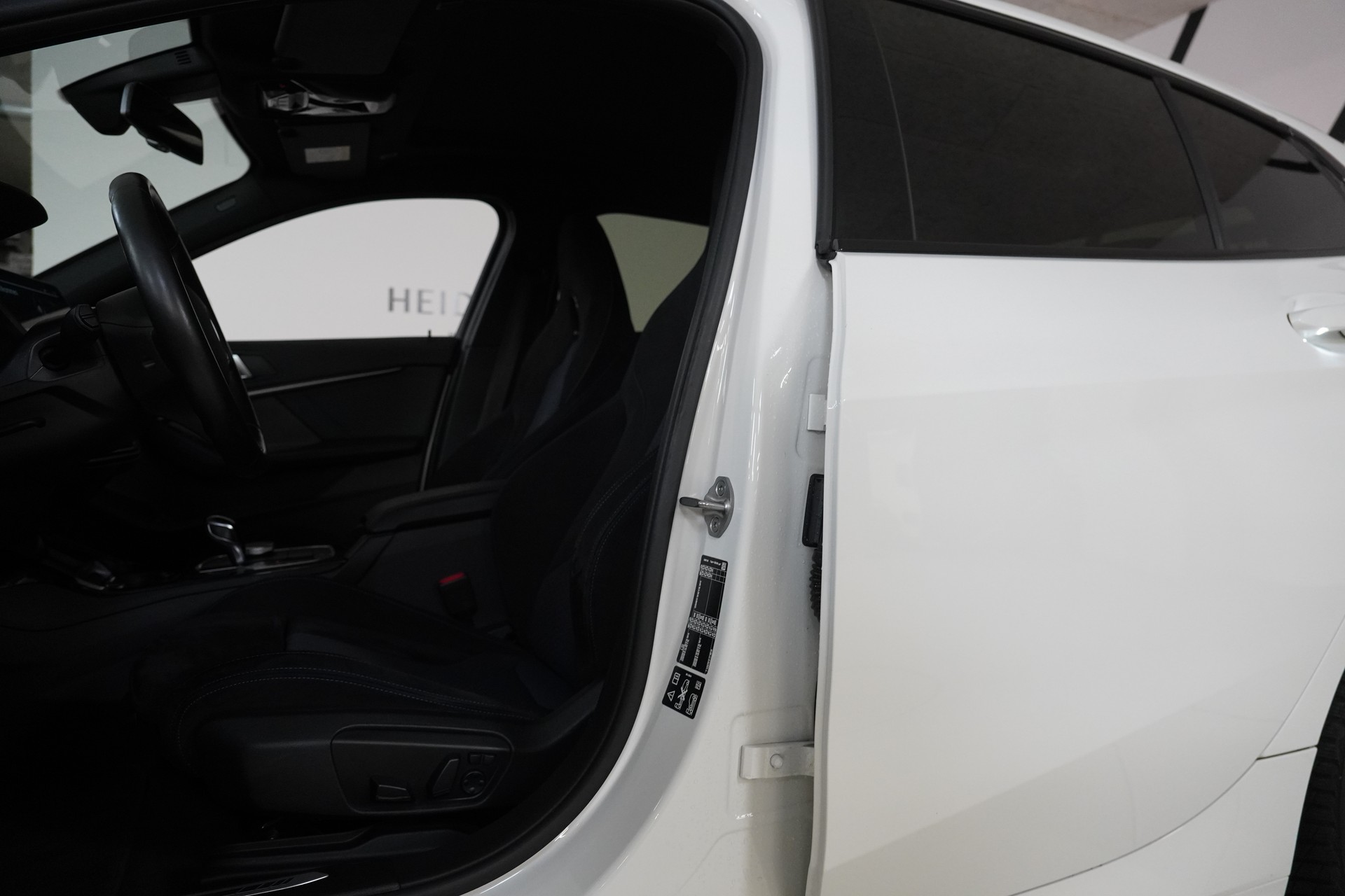 BMW 120d xDrive Steptronic Pure M Sport-image-10
