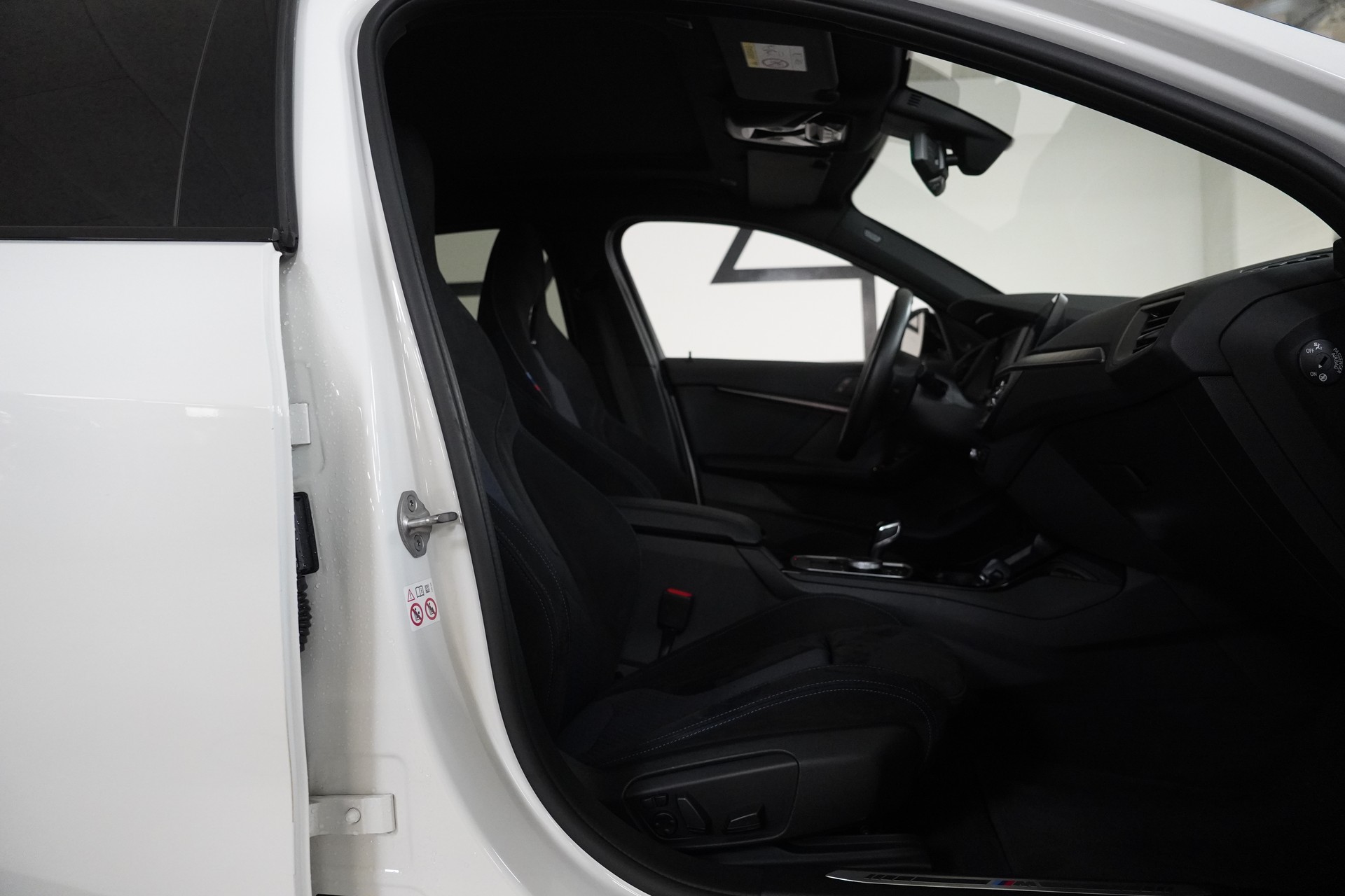 BMW 120d xDrive Steptronic Pure M Sport-image-13