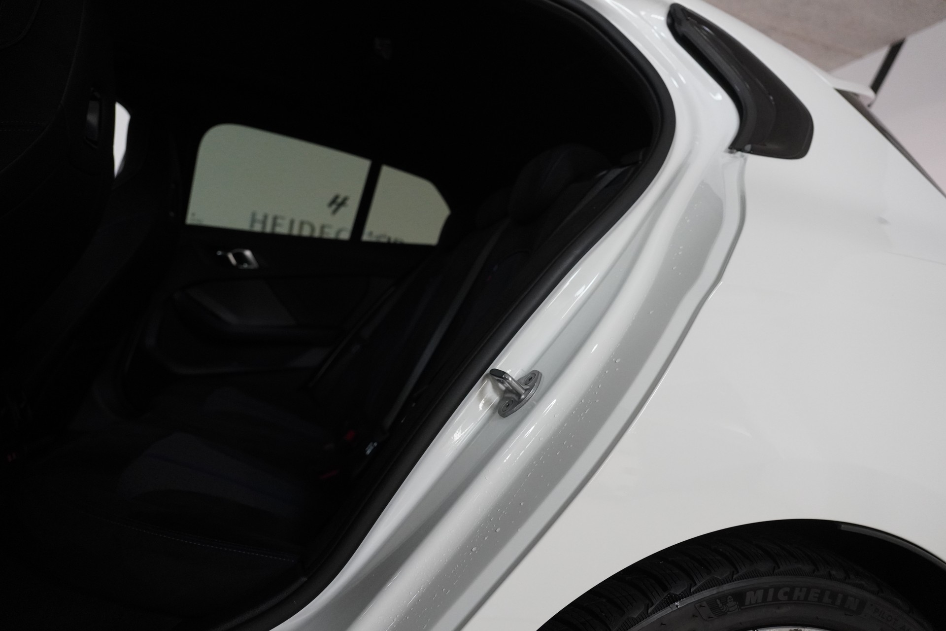 BMW 120d xDrive Steptronic Pure M Sport-image-12