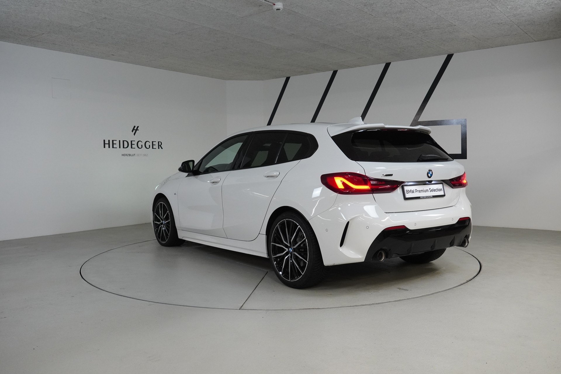 BMW 120d xDrive Steptronic Pure M Sport-image-4