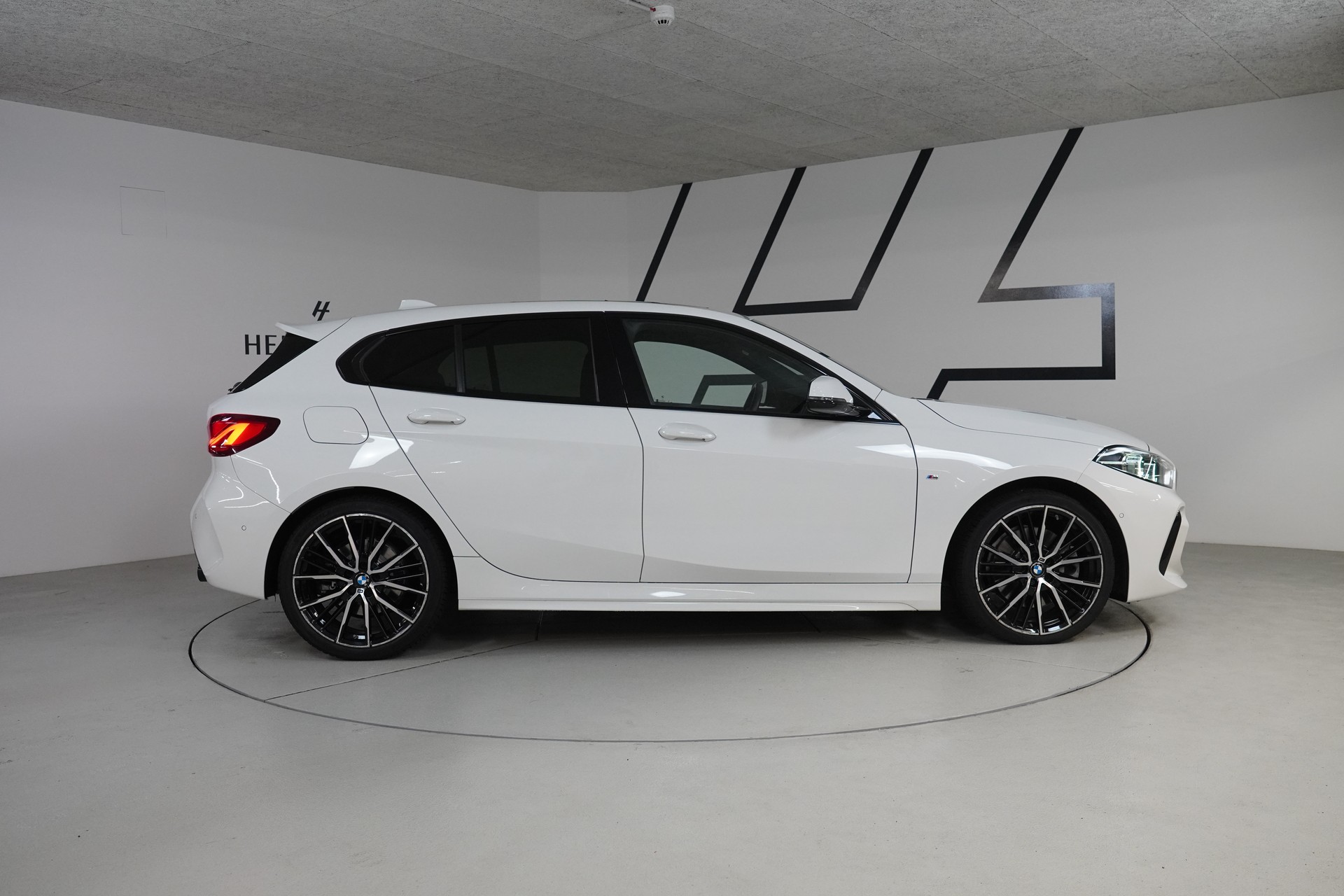 BMW 120d xDrive Steptronic Pure M Sport-image-7