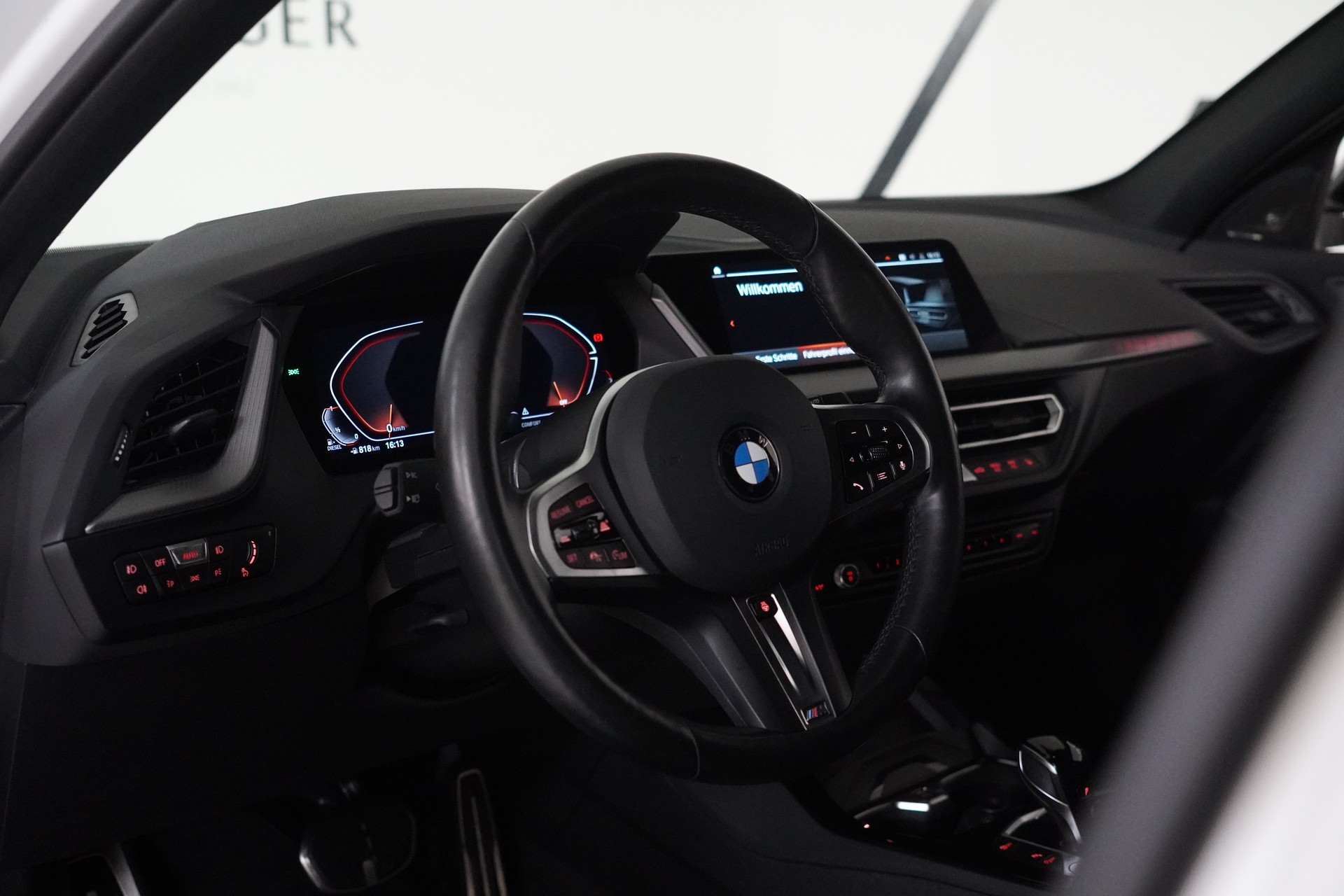 BMW 120d xDrive Steptronic Pure M Sport-image-21