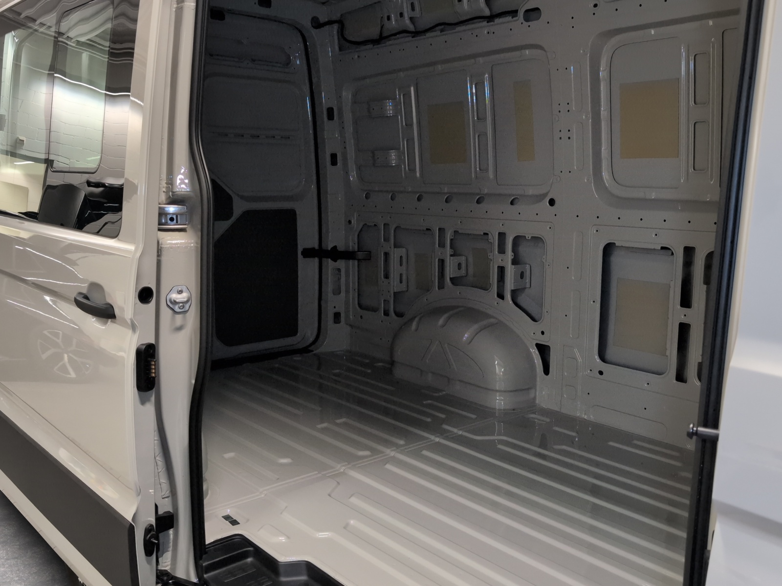 VW Crafter 35 2.0 BiTDI L3 A-image-7