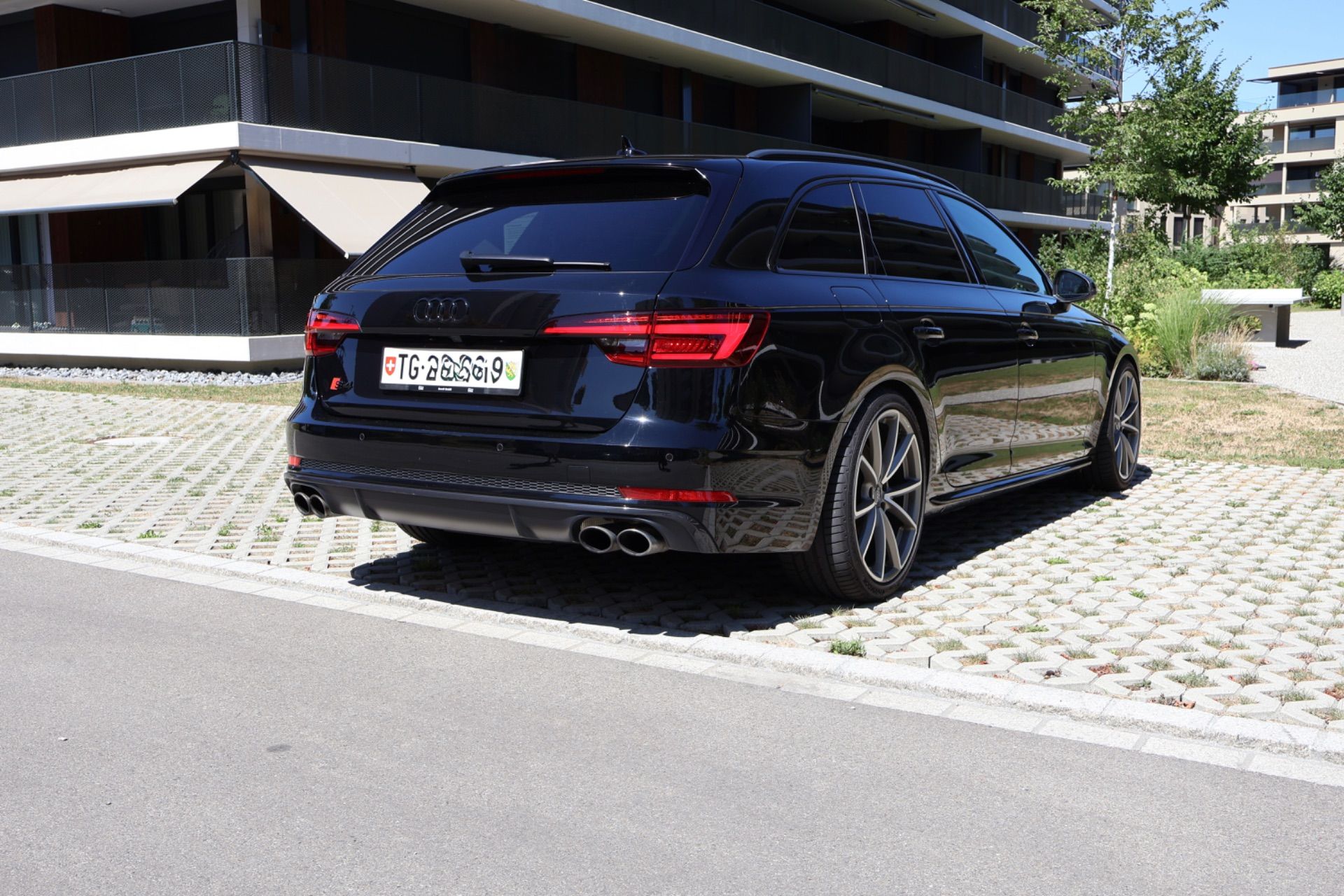 AUDI S4 3.0 TFSI quattro-image-3