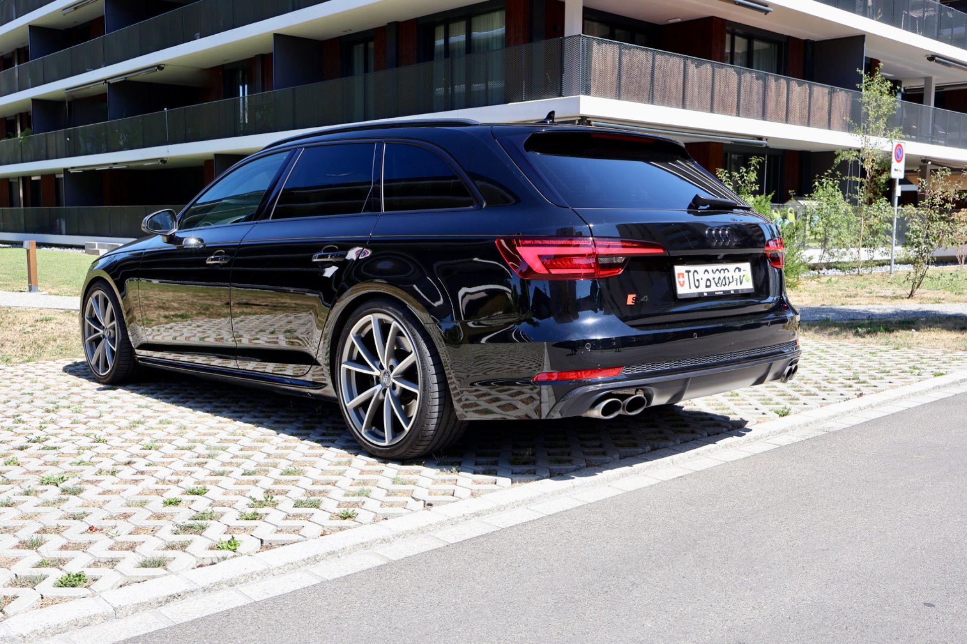 AUDI S4 3.0 TFSI quattro-image-2