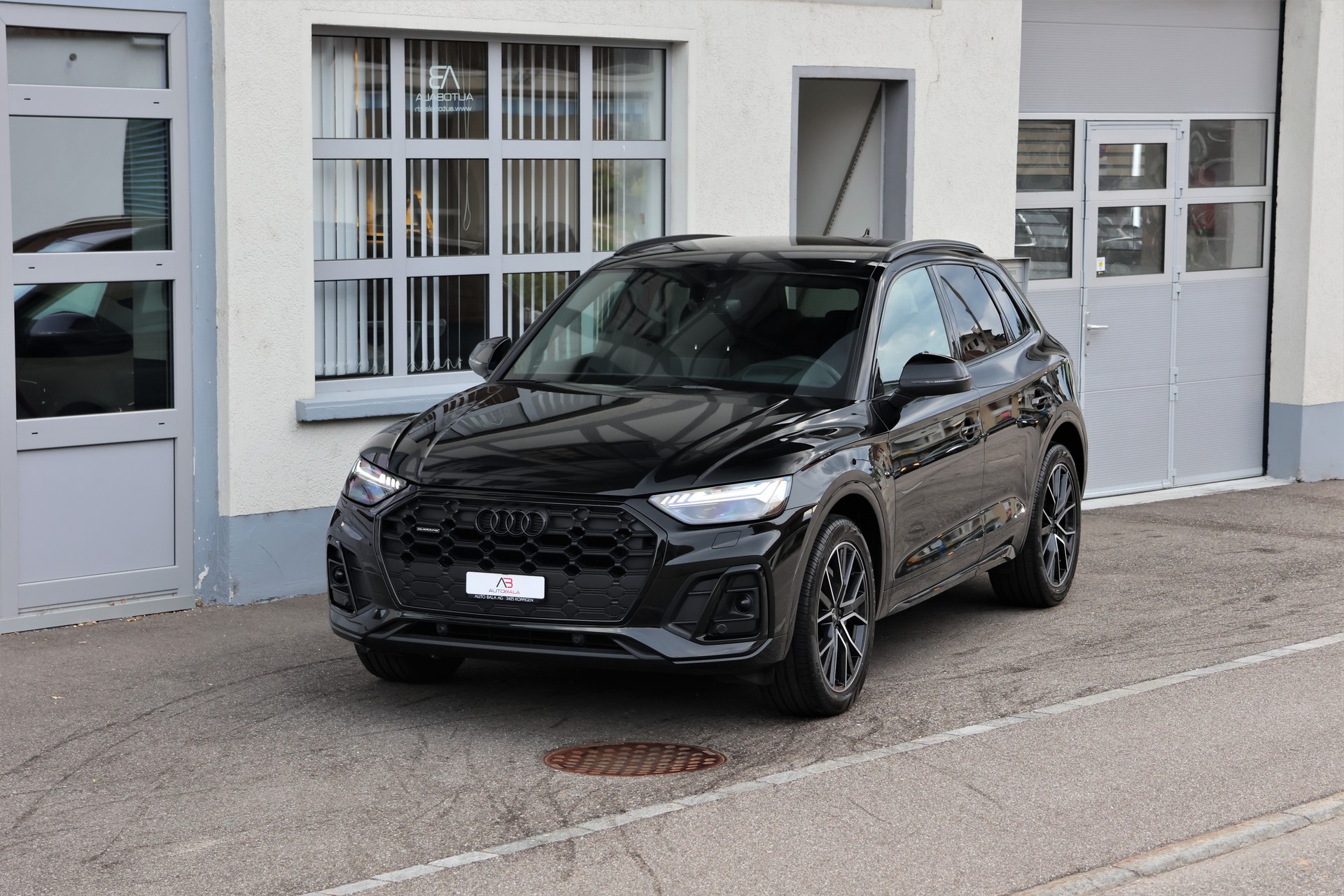 AUDI Q5 40 TDI S-line quattro S-tronic *BlackStyle* + 2.4T AHK