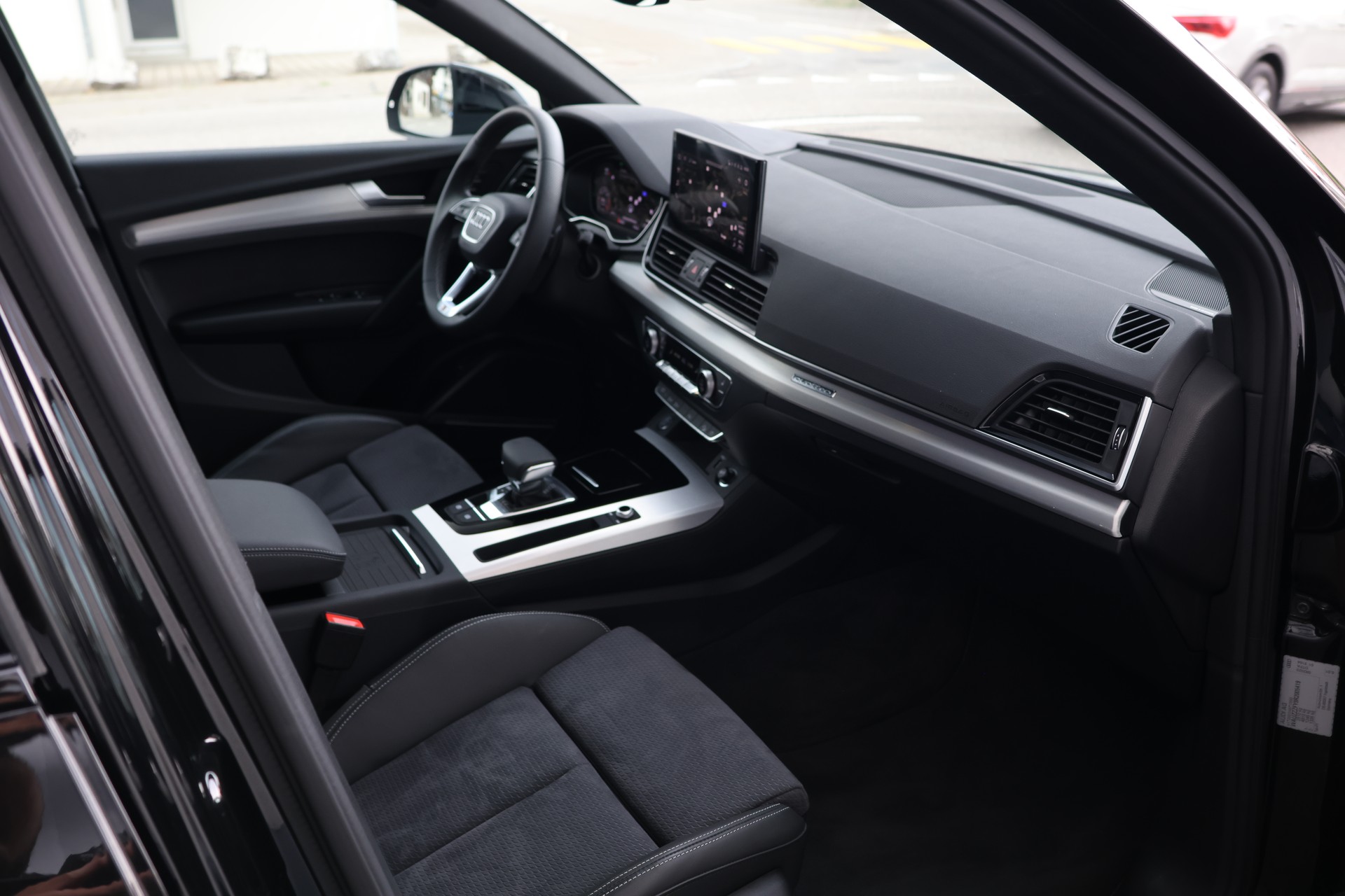 AUDI Q5 40 TDI S-line quattro S-tronic *BlackStyle* + 2.4T AHK-image-20