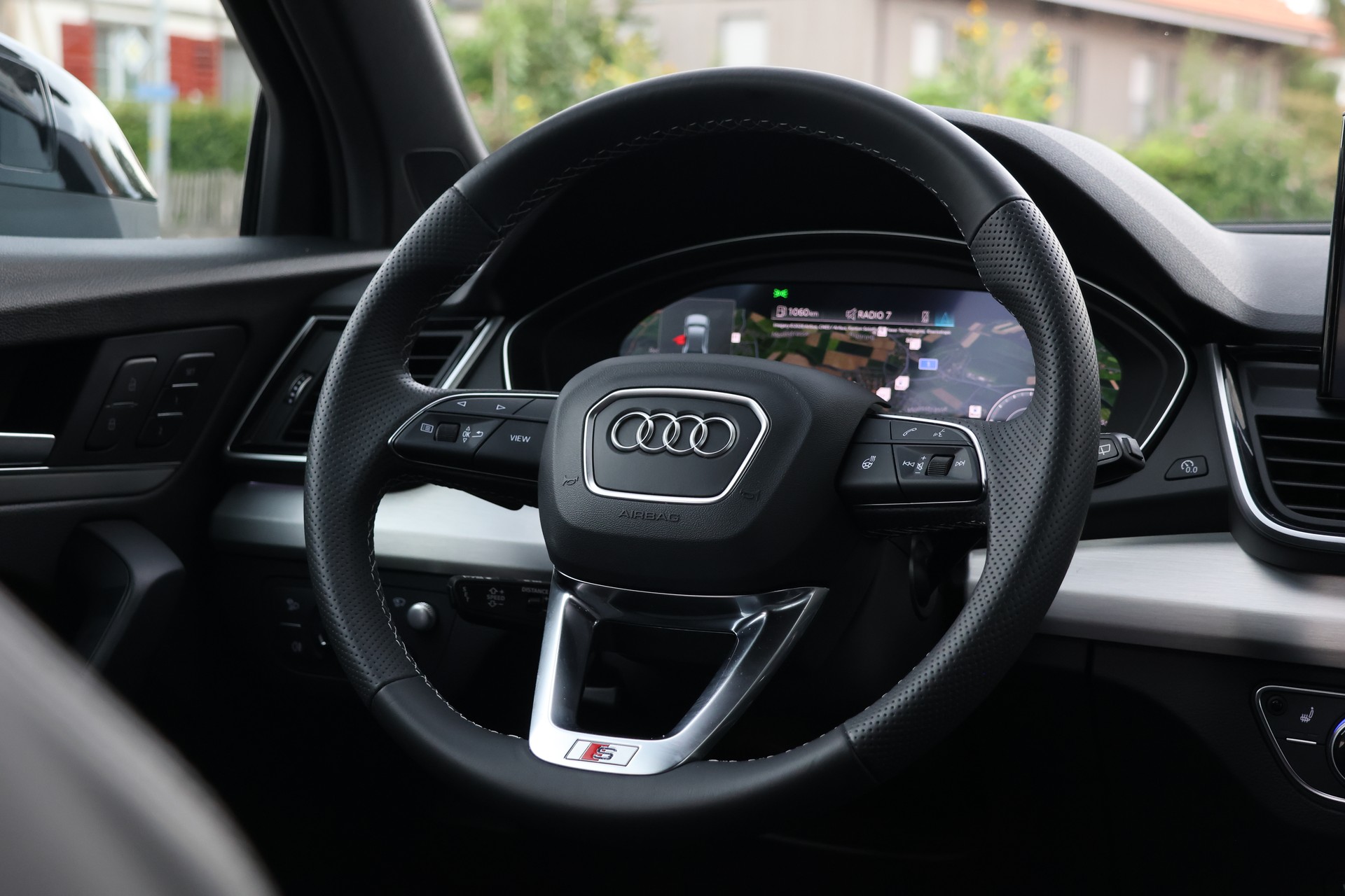 AUDI Q5 40 TDI S-line quattro S-tronic *BlackStyle* + 2.4T AHK-image-14