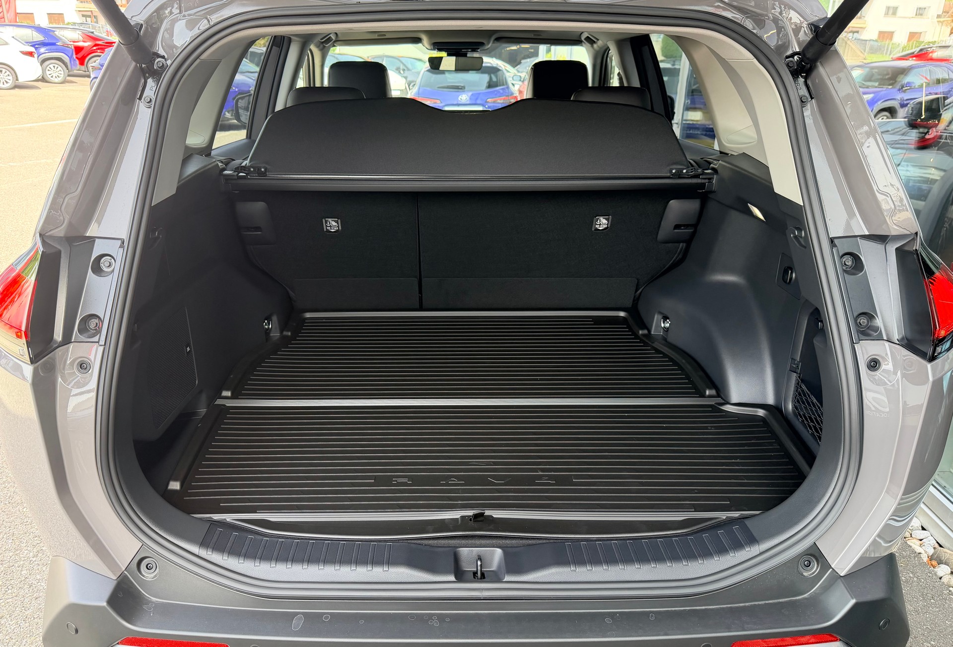 TOYOTA RAV-4 2.5 HSD Premium e-CVT AWD-image-8
