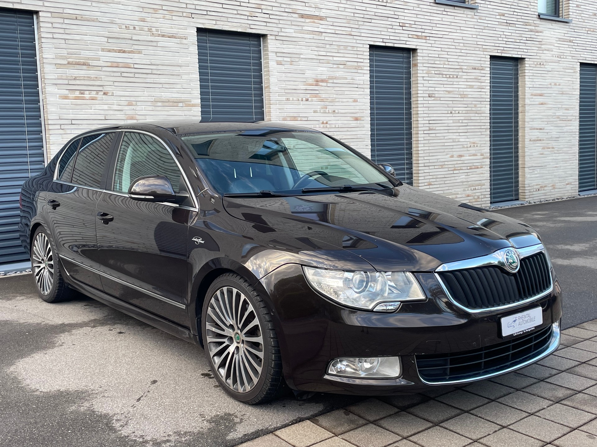 SKODA Superb 2.0 TDi Laurin & Klement-image-4