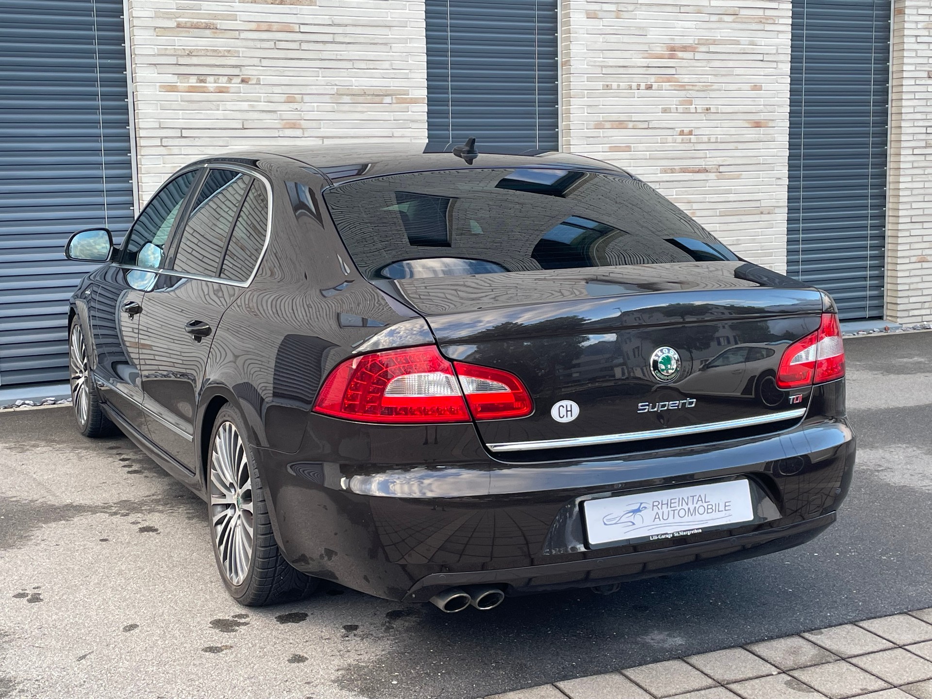 SKODA Superb 2.0 TDi Laurin & Klement-image-9