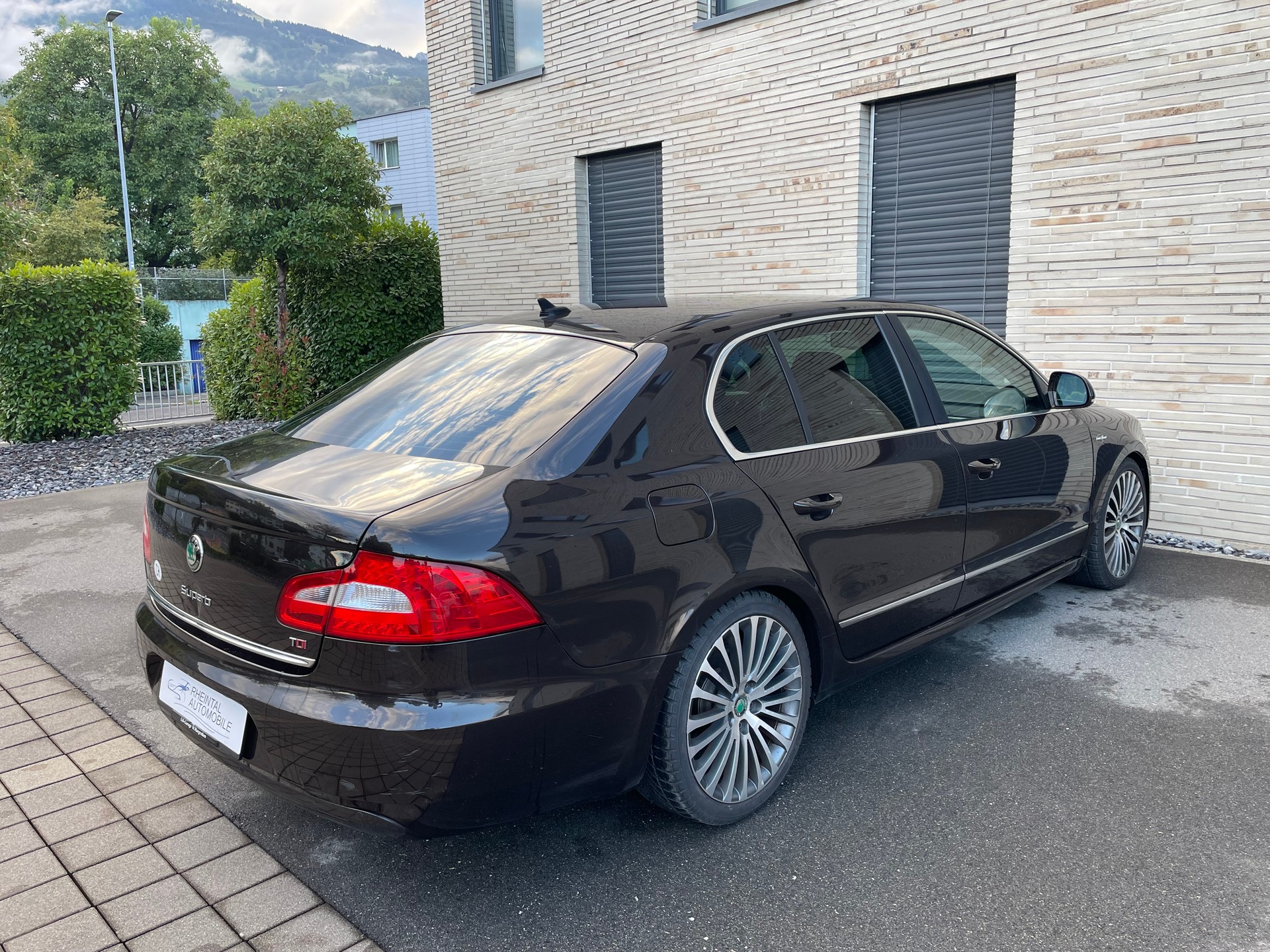 SKODA Superb 2.0 TDi Laurin & Klement-image-8