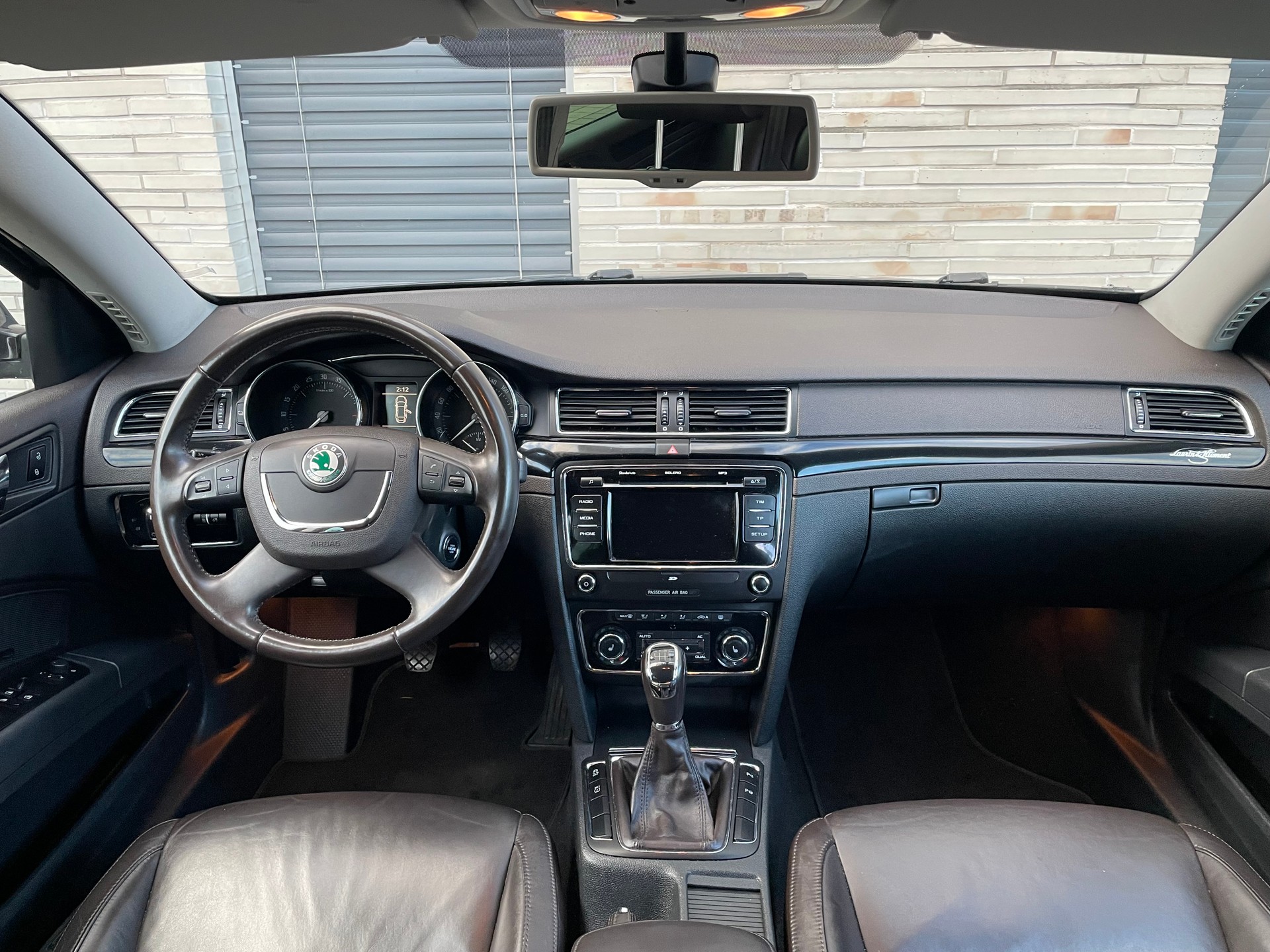 SKODA Superb 2.0 TDi Laurin & Klement-image-15