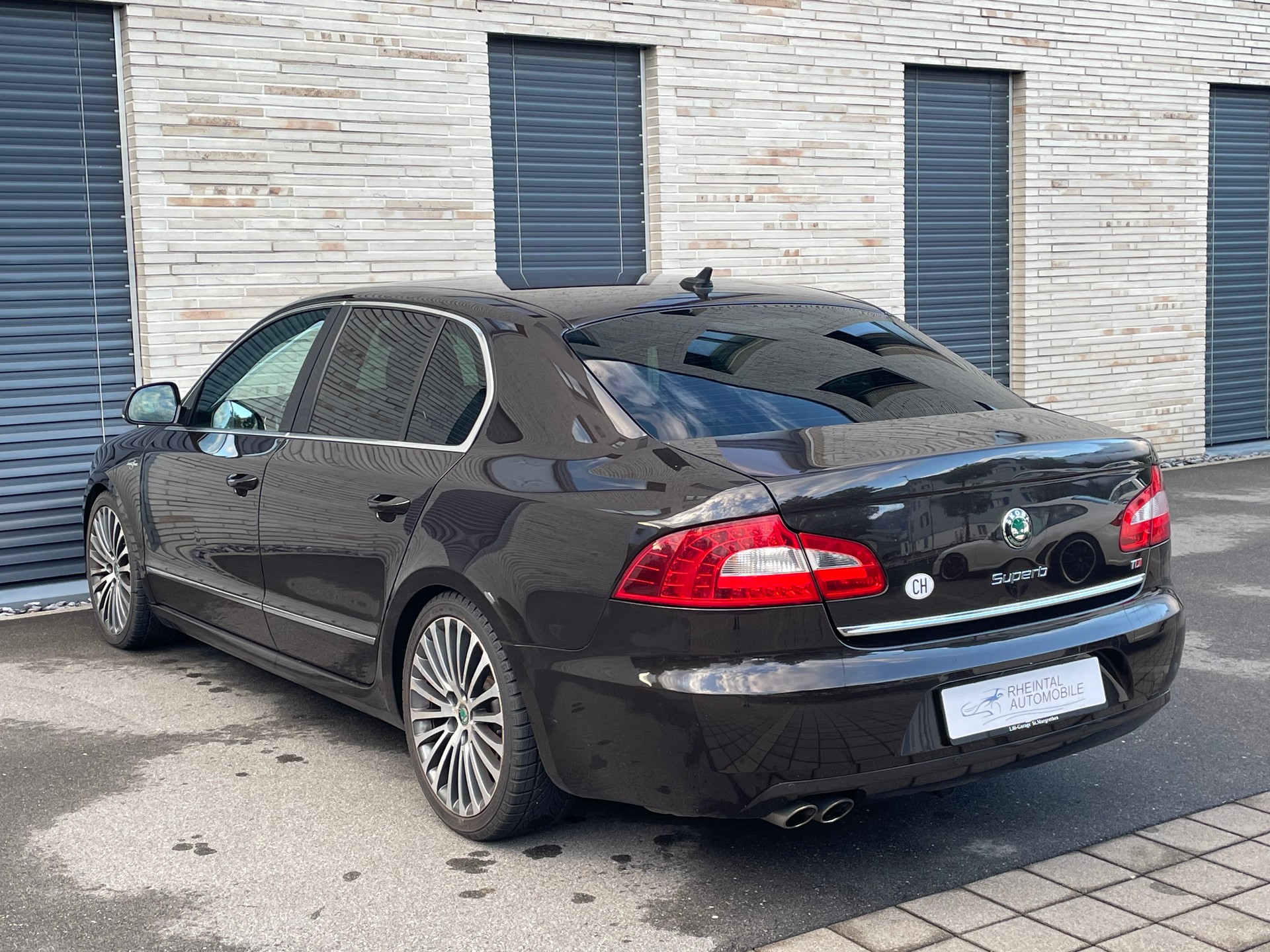 SKODA Superb 2.0 TDi Laurin & Klement-image-10