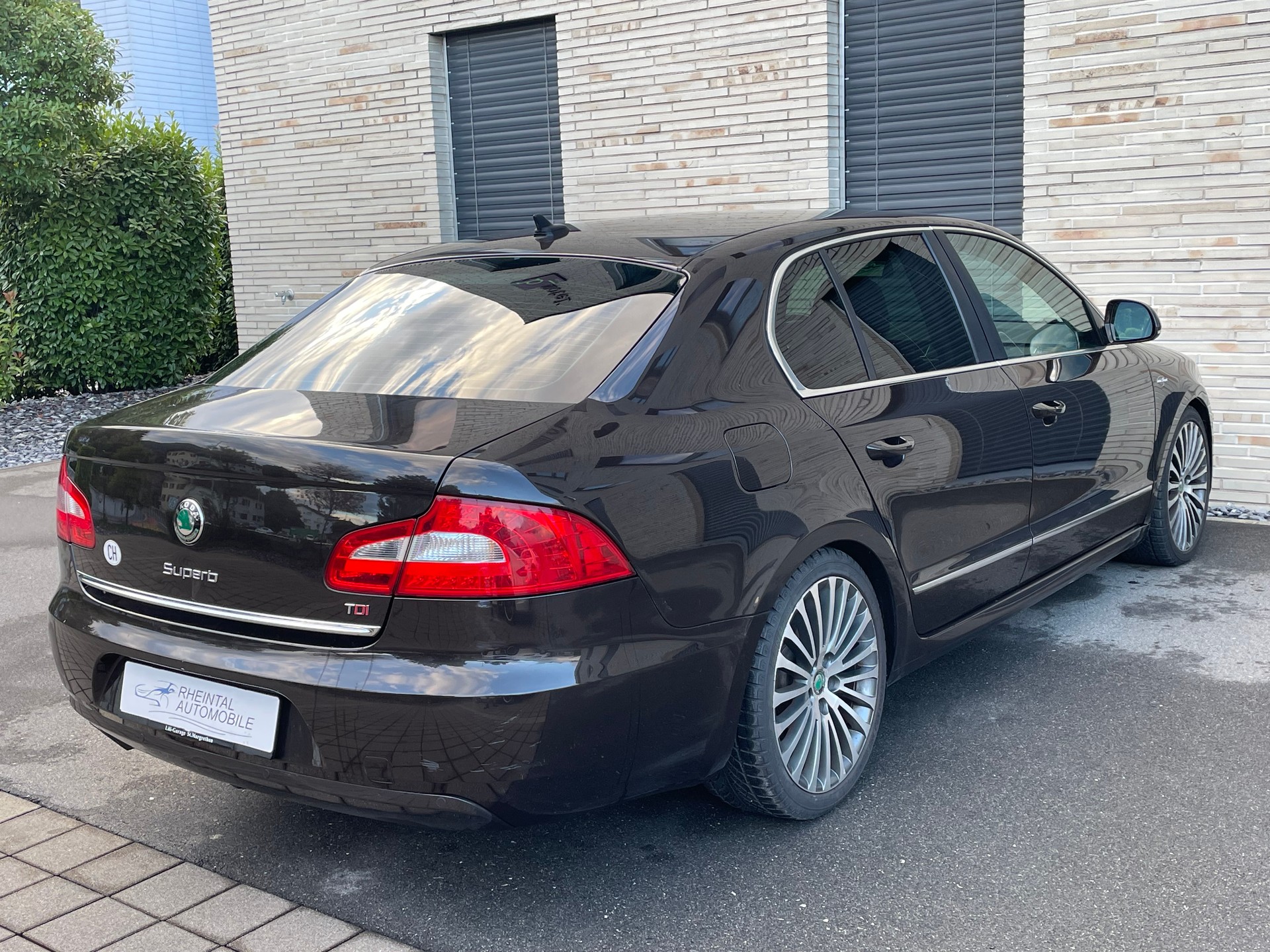SKODA Superb 2.0 TDi Laurin & Klement-image-7