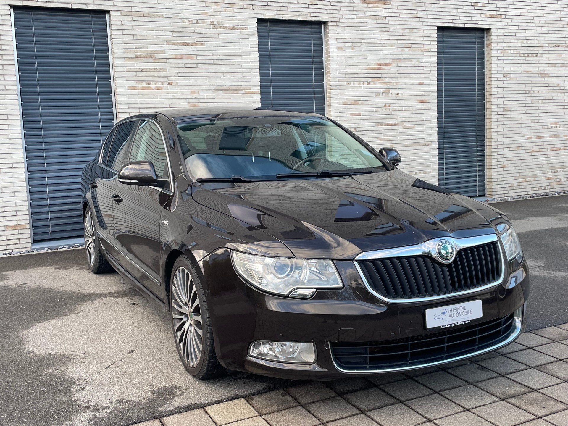 SKODA Superb 2.0 TDi Laurin & Klement-image-3