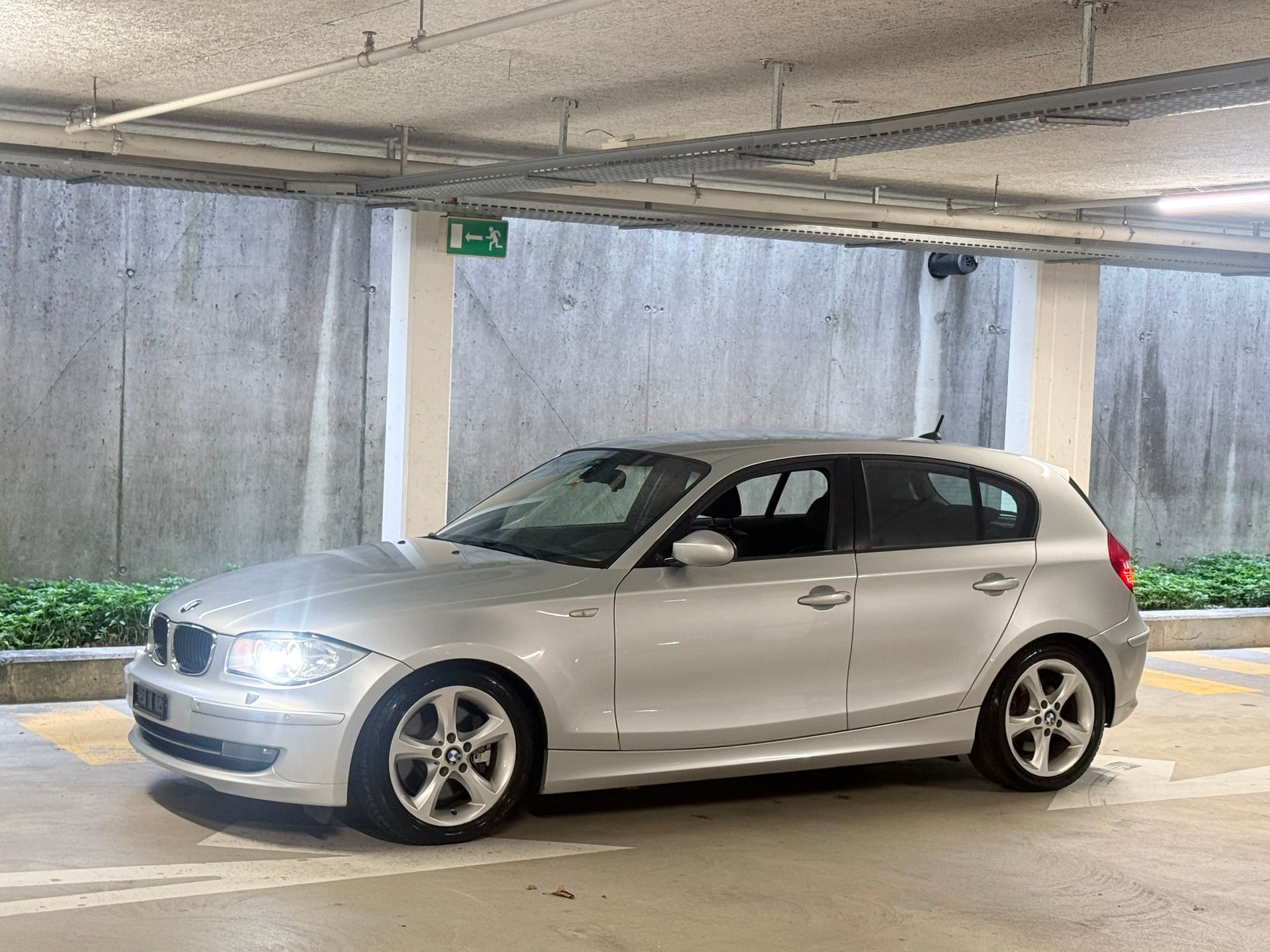 BMW 123d-showroom-element-1