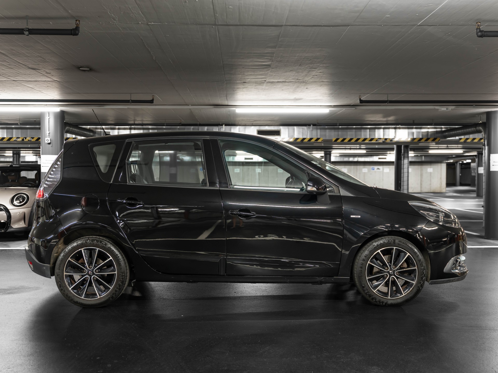 RENAULT Scénic 1.4 16V Turbo Bose-image-11