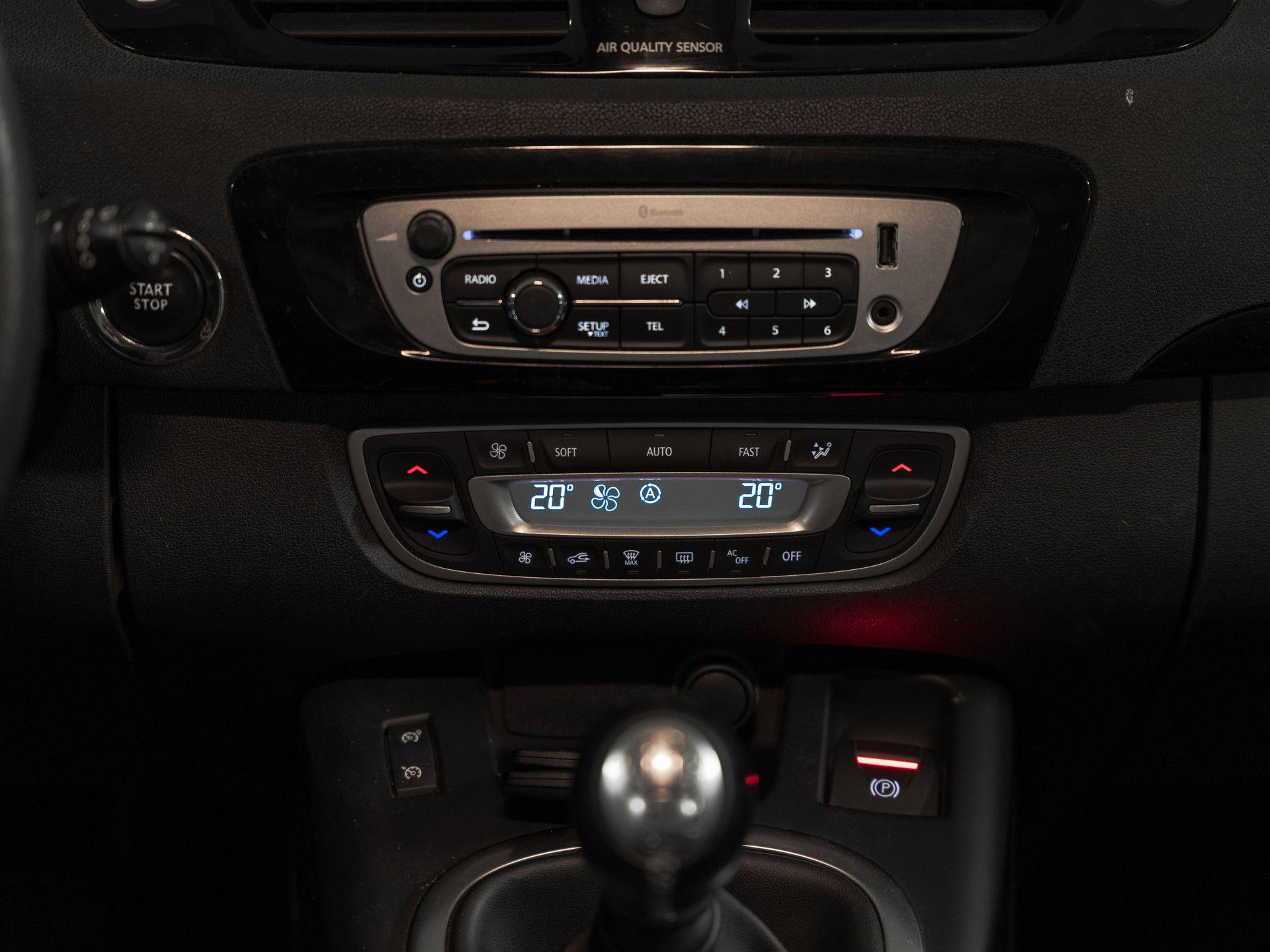 RENAULT Scénic 1.4 16V Turbo Bose-image-21