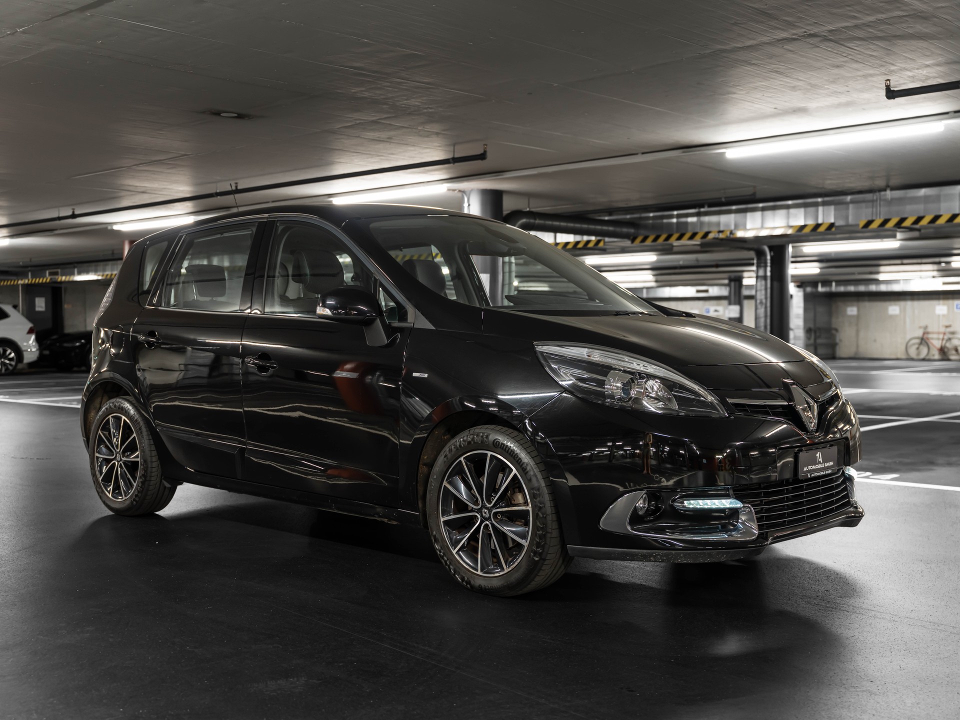 RENAULT Scénic 1.4 16V Turbo Bose-image-12