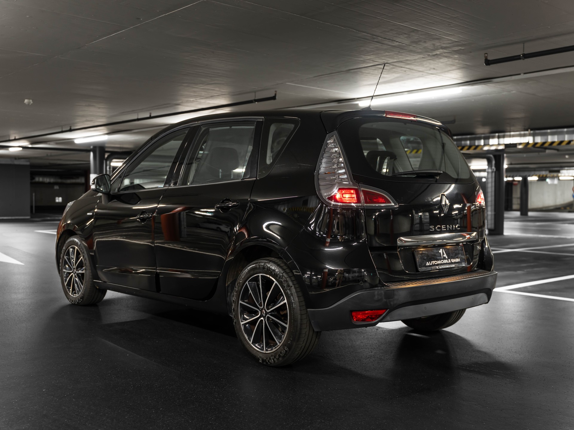 RENAULT Scénic 1.4 16V Turbo Bose-image-6