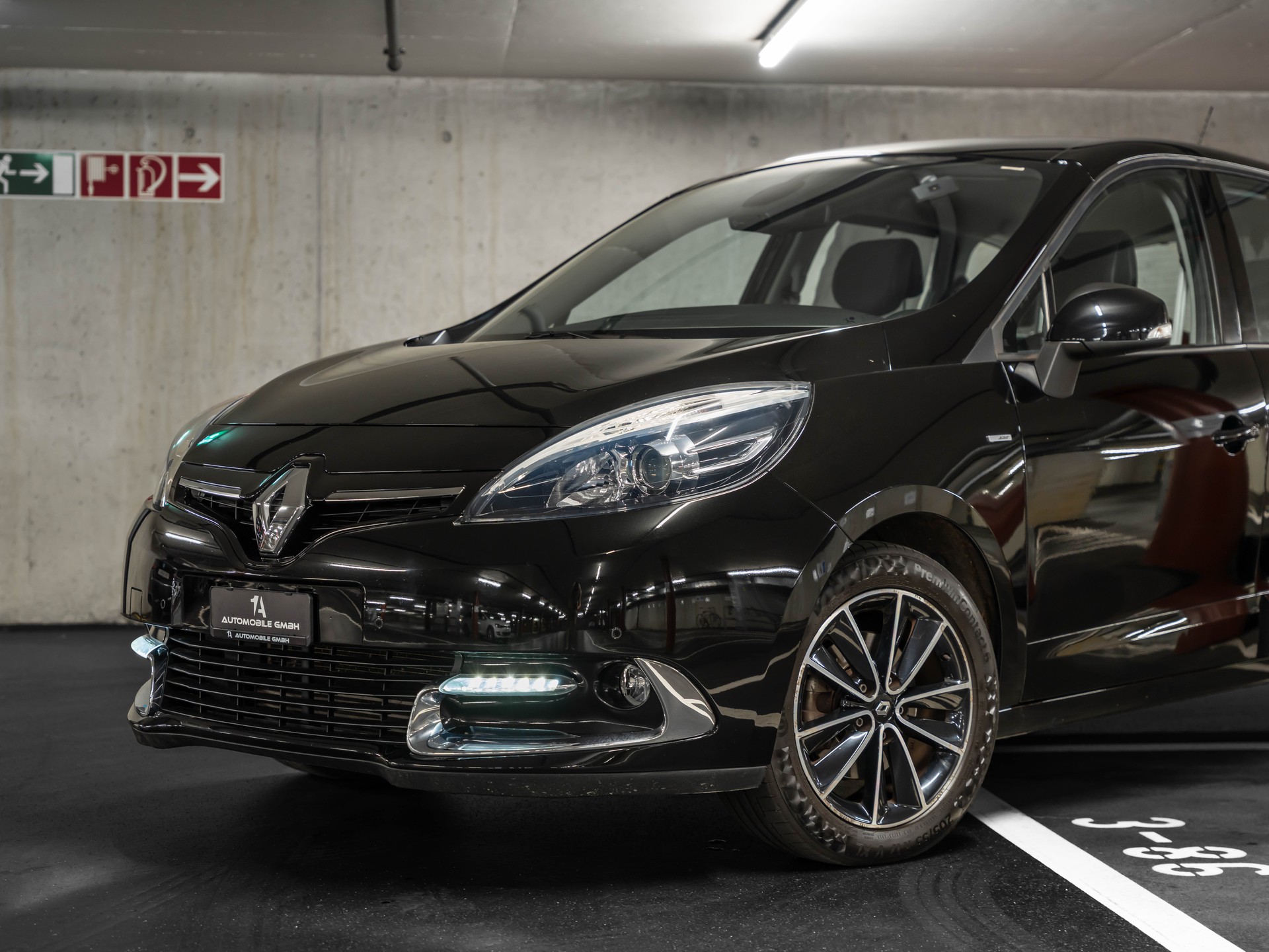 RENAULT Scénic 1.4 16V Turbo Bose-showroom-element-1