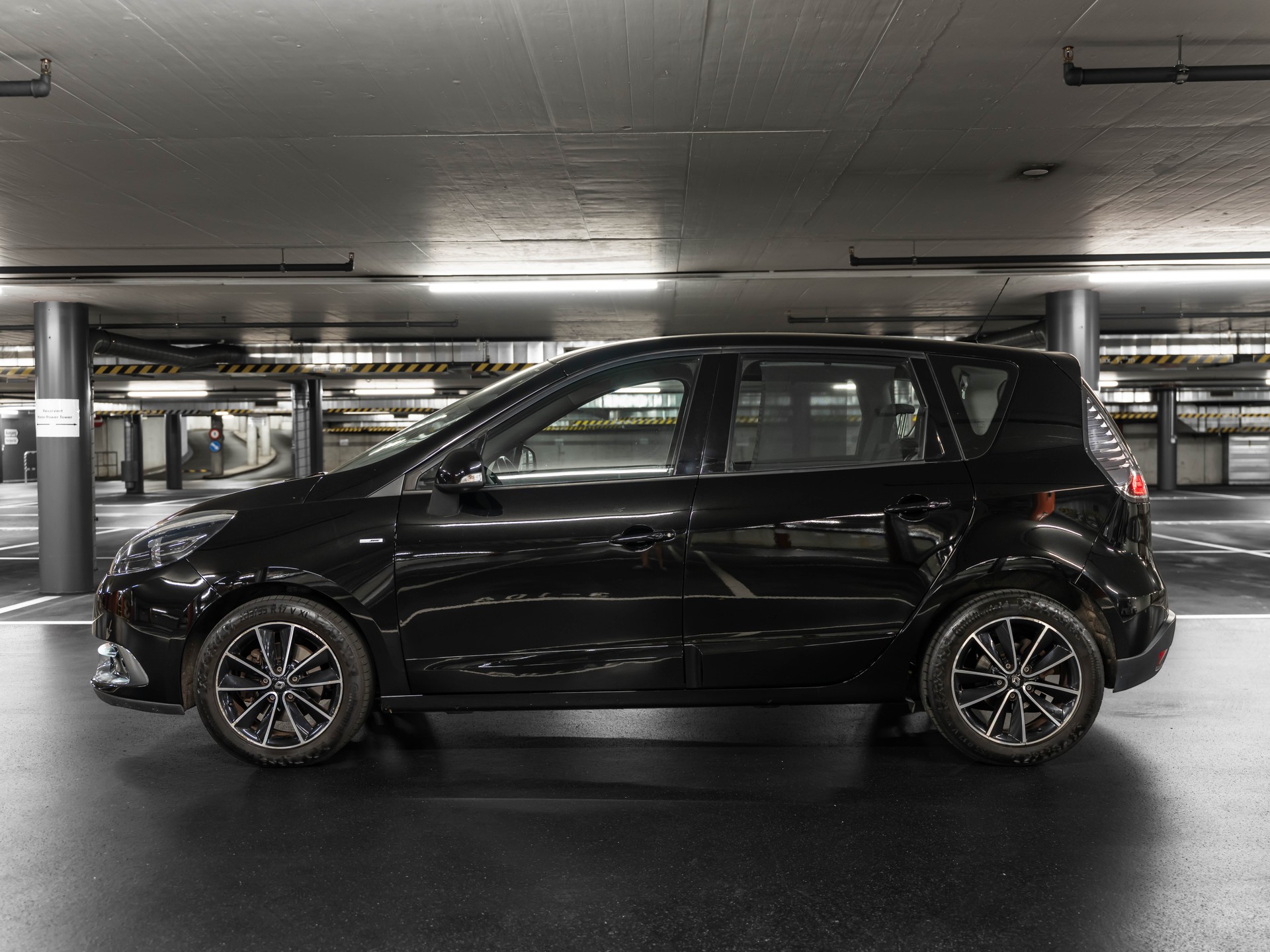 RENAULT Scénic 1.4 16V Turbo Bose-image-5