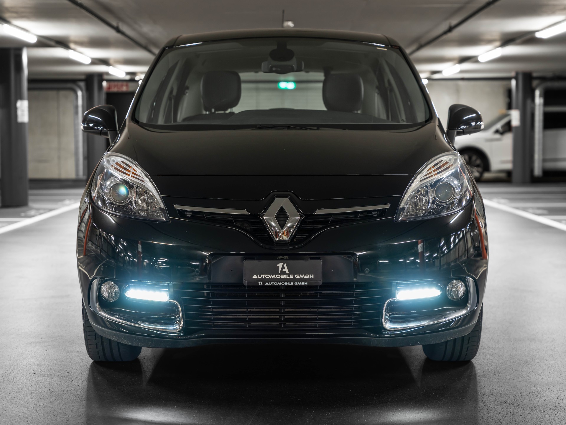RENAULT Scénic 1.4 16V Turbo Bose-image-13