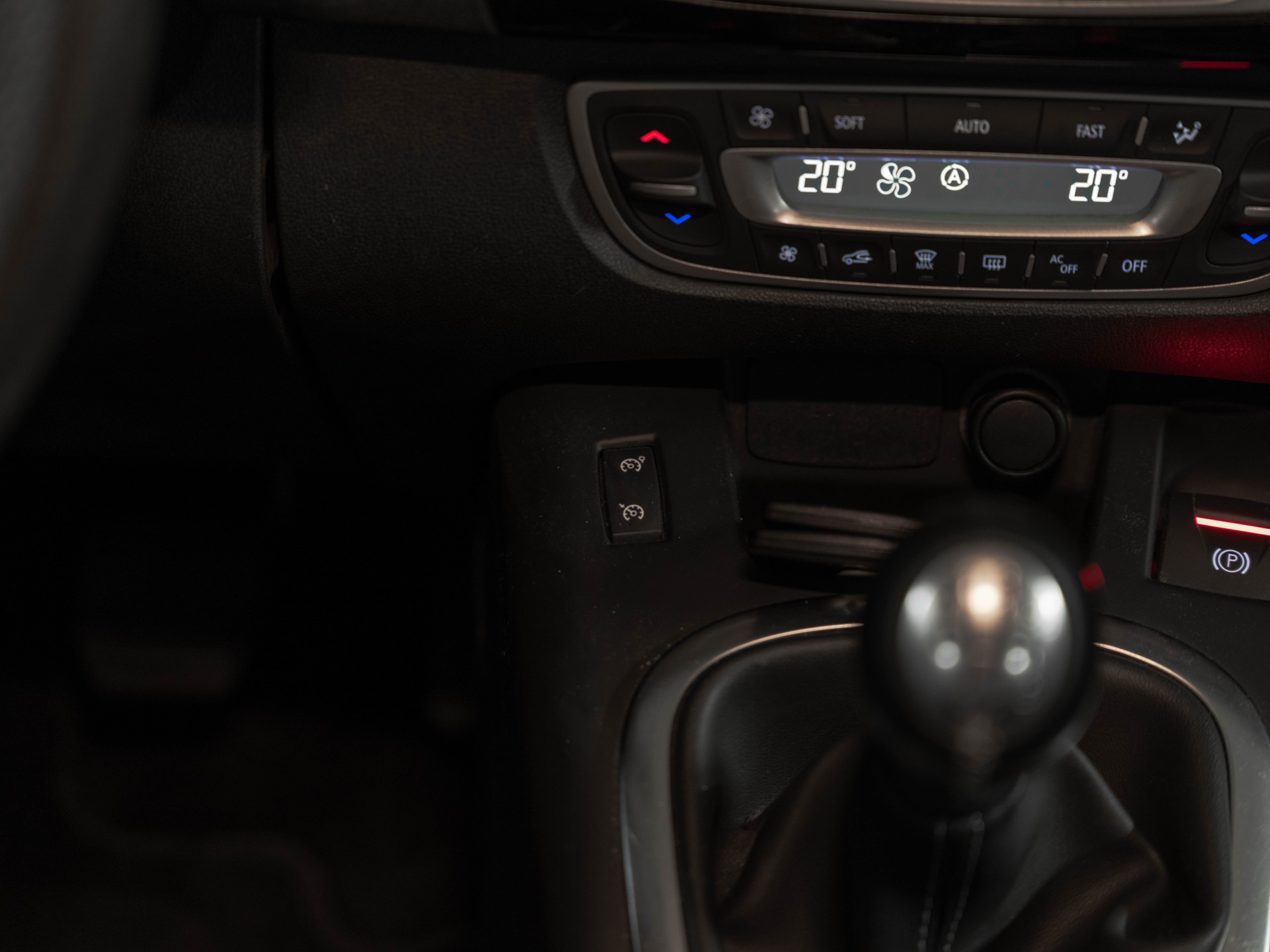 RENAULT Scénic 1.4 16V Turbo Bose-image-23