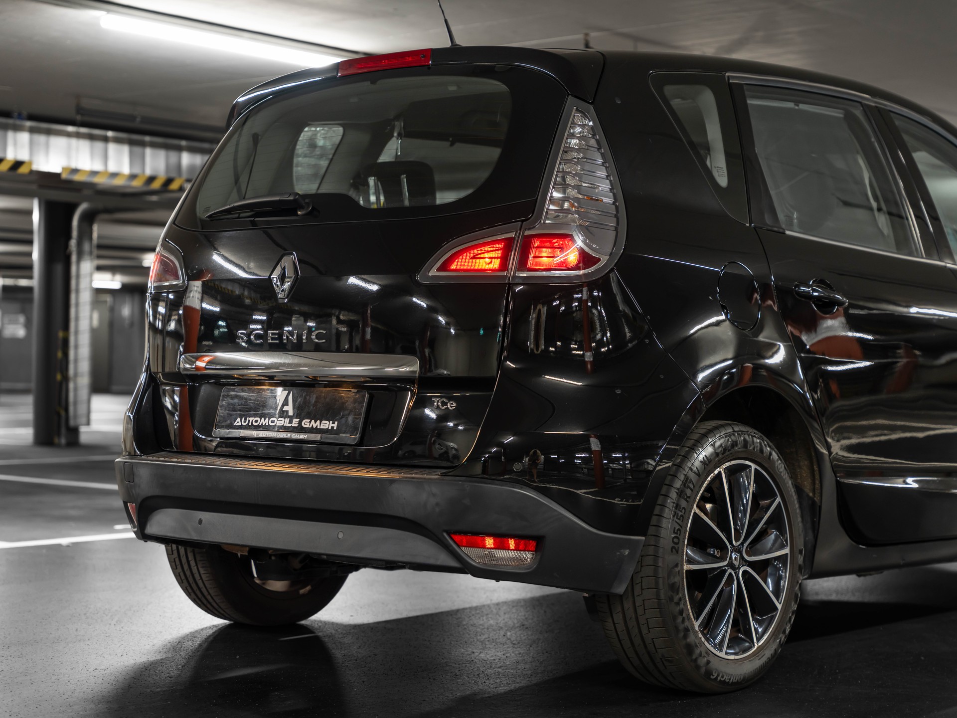 RENAULT Scénic 1.4 16V Turbo Bose-image-9